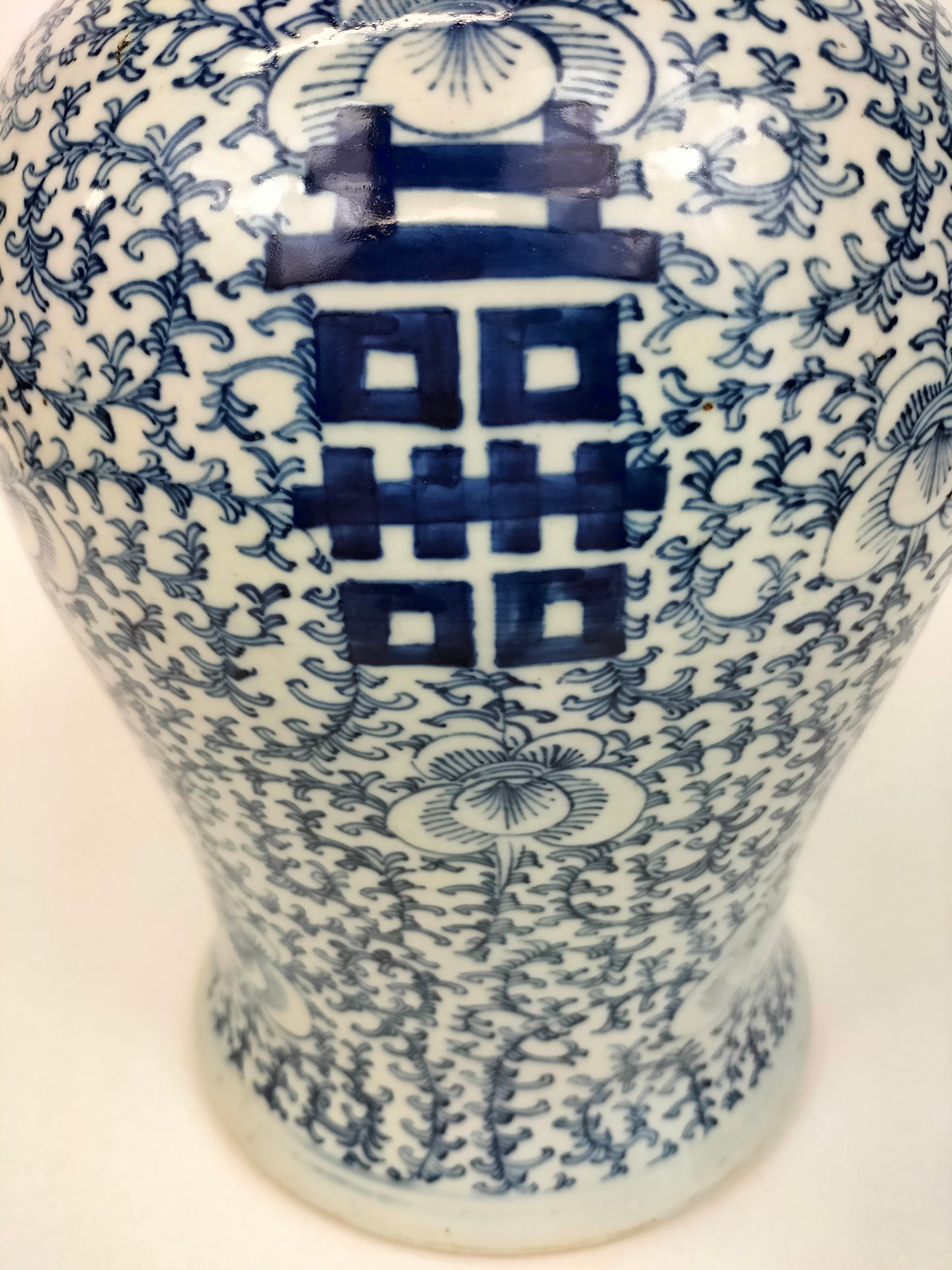 Ancien vase chinois du temple du double bonheur // Dynastie Qing - 19e siècle