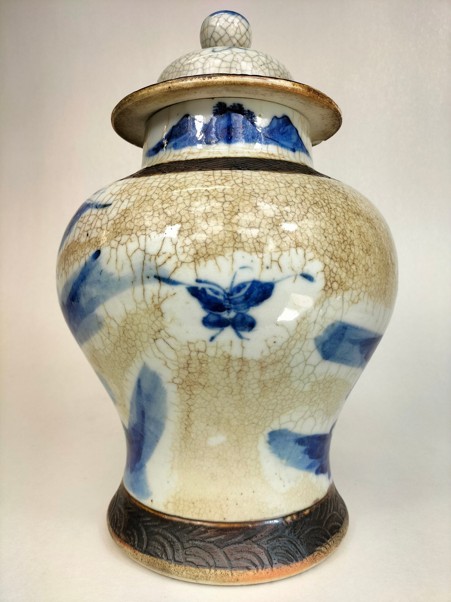 Vase chinois ancien à couvercle de Nankin décoré d'une scène de jardin // Dynastie Qing - 19e siècle