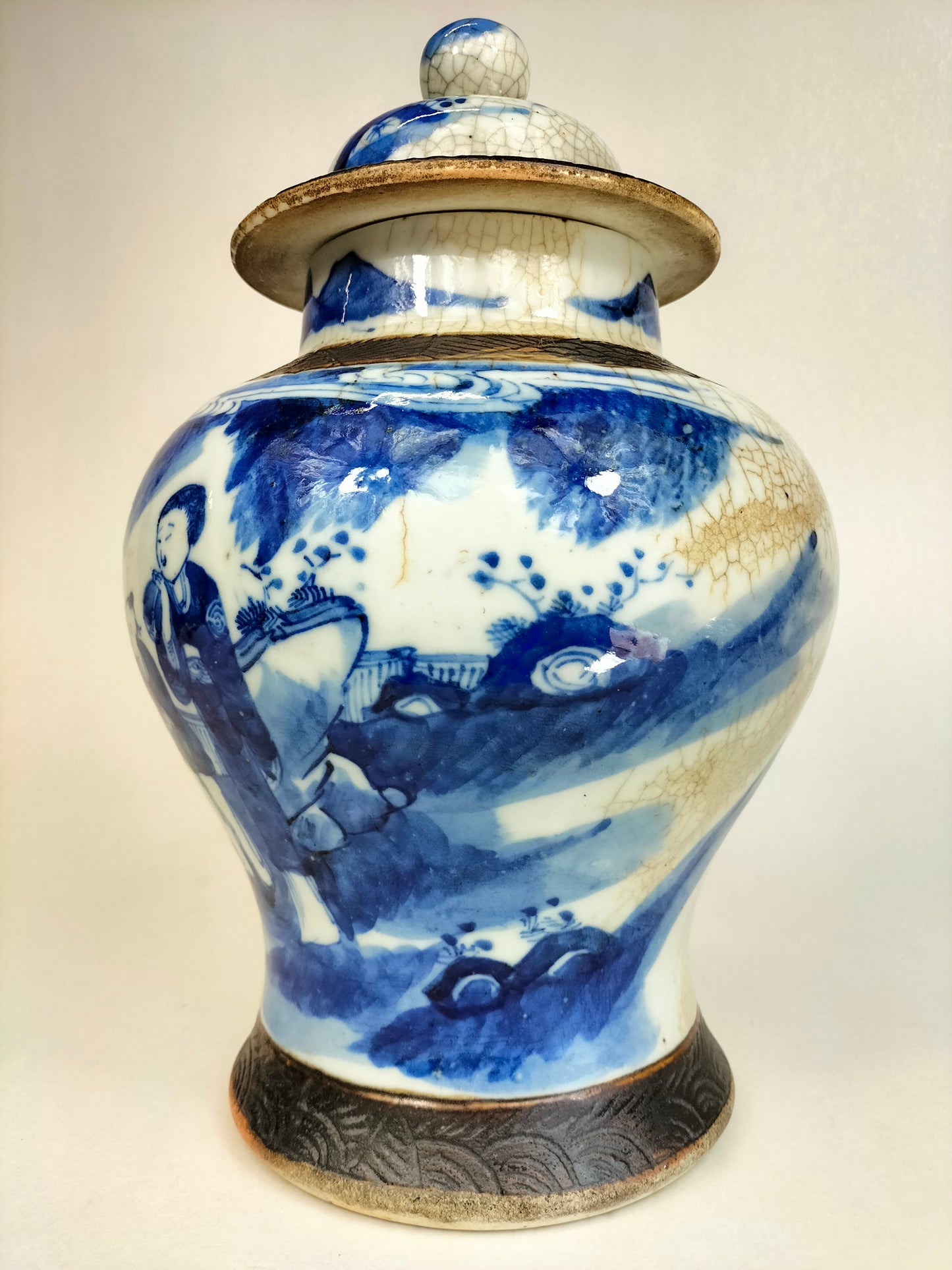 Vase chinois ancien à couvercle de Nankin décoré d'une scène de jardin // Dynastie Qing - 19e siècle