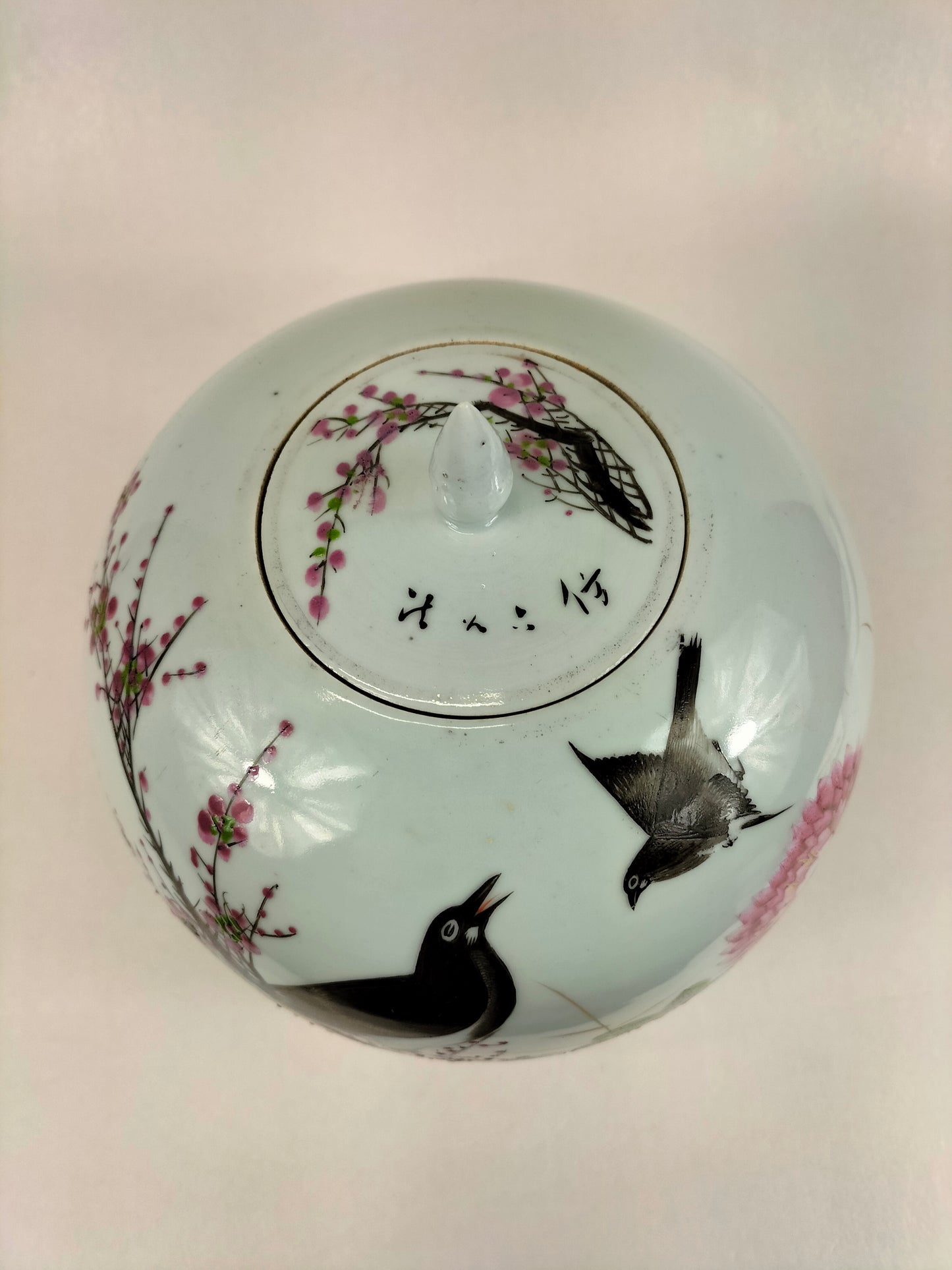 Pot à gingembre antique chinois Qianjiang Cai décoré d'oiseaux et de fleurs // Période de la République (1912-1949)