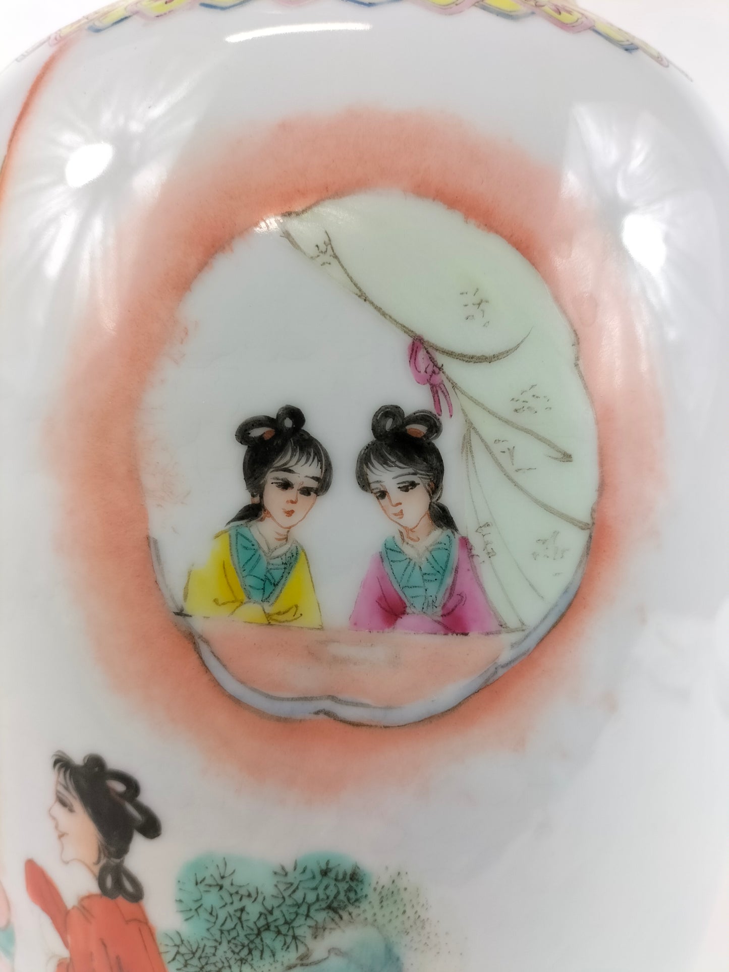 Vaso da família rosa chinesa decorado com cena de jardim // Jingdezhen - século XX