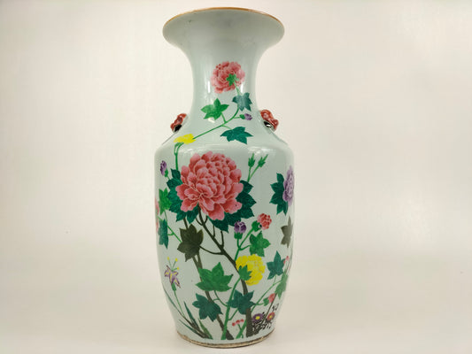 Antique Chinese famille rose vase decorated with flowers // Republic Period (1912-1949)