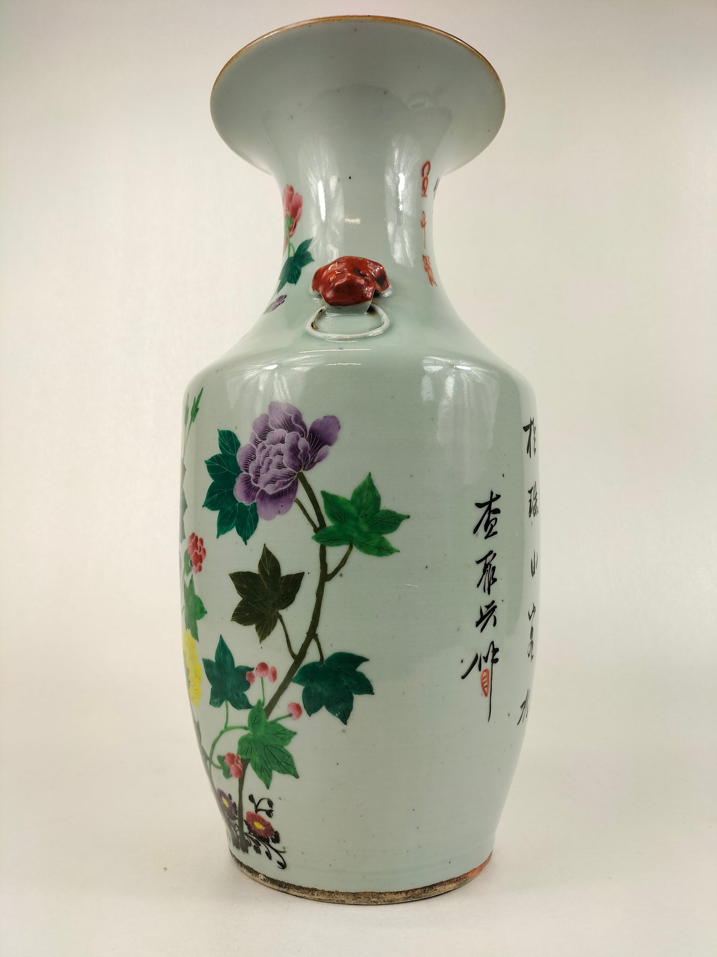 Vase chinois ancien en porcelaine famille rose à décor de fleurs // Époque de la République (1912-1949)