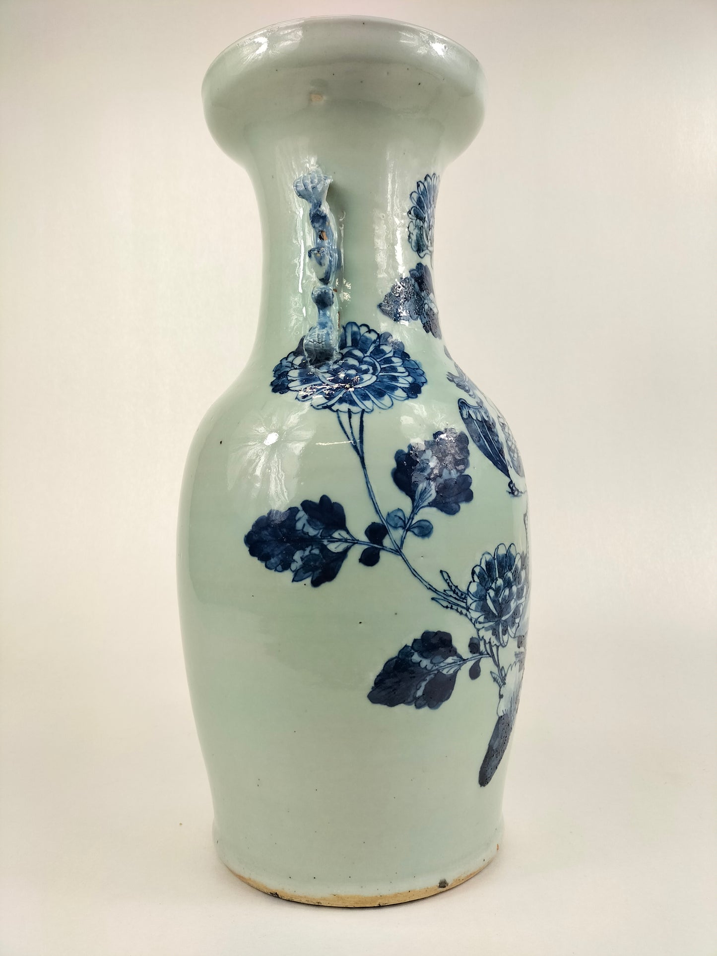 Vase chinois ancien en céladon à décor de phénix et de fleurs // Dynastie Qing - 19e siècle