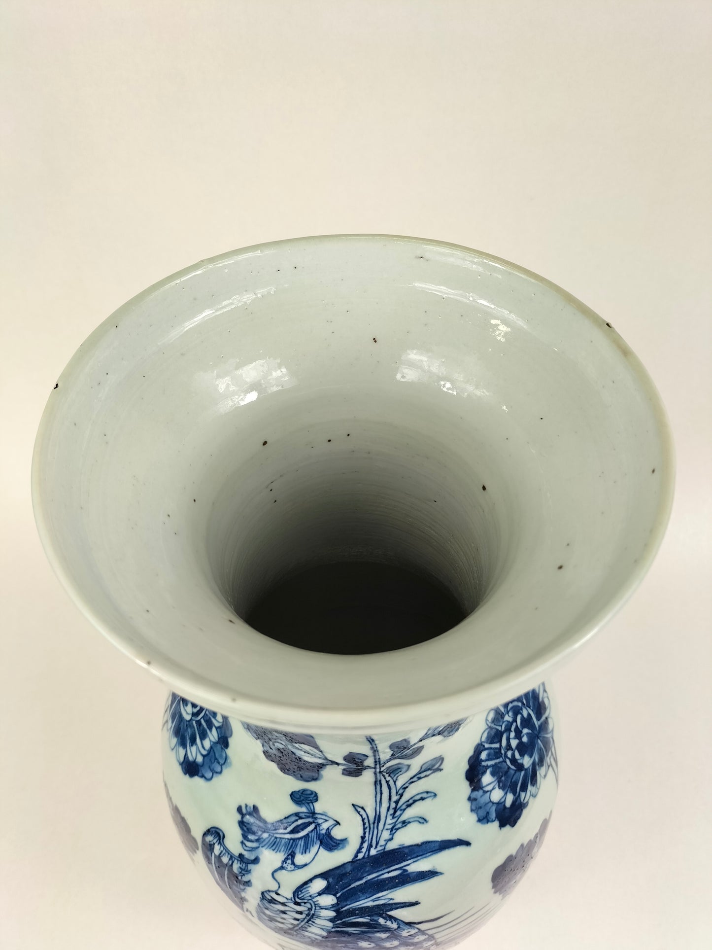 Vase chinois ancien en céladon à décor de phénix et de fleurs // Dynastie Qing - 19e siècle