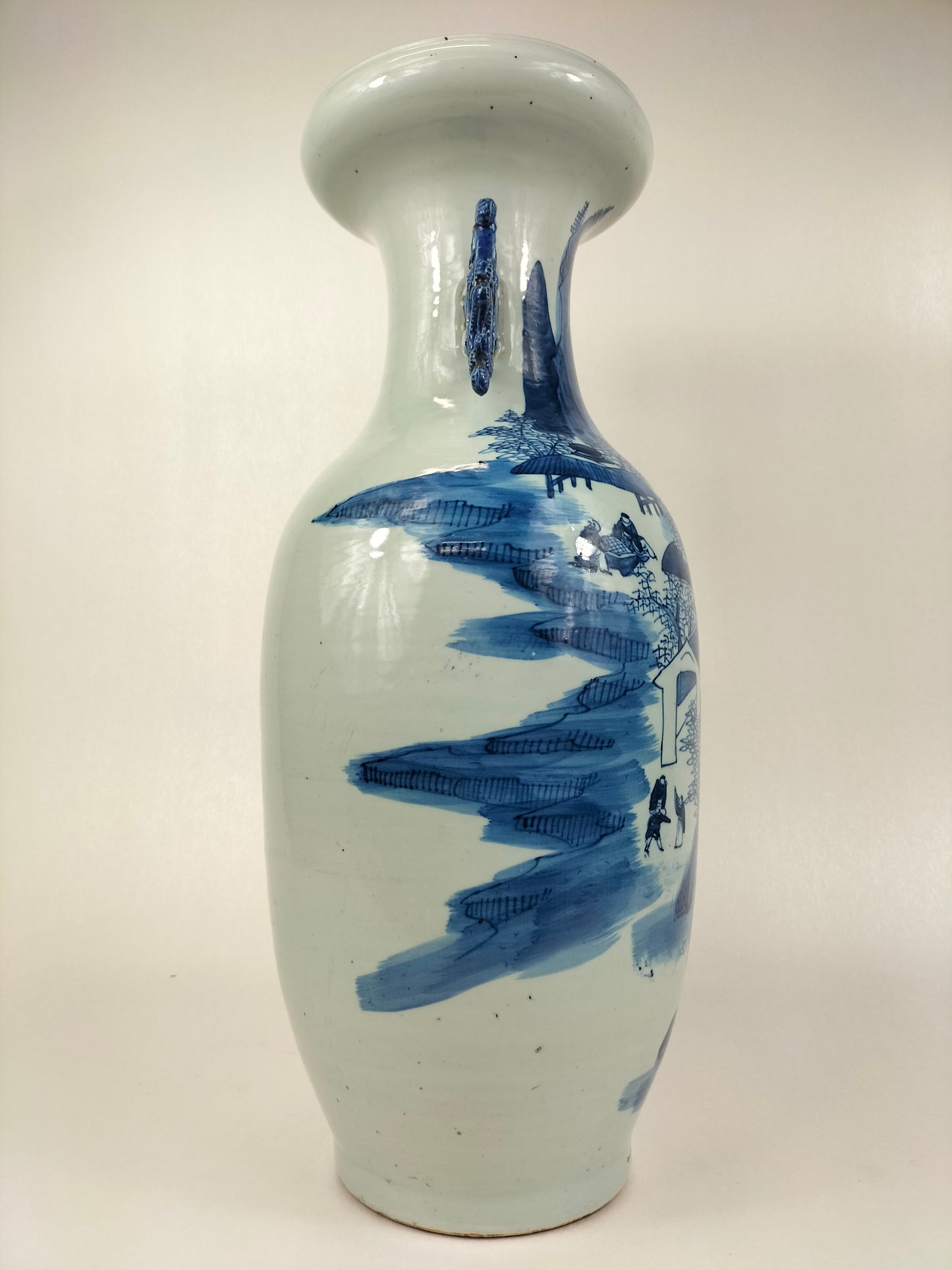 Grand vase chinois ancien à décor d'un paysage // Bleu et blanc - Dynastie Qing - 19ème siècle