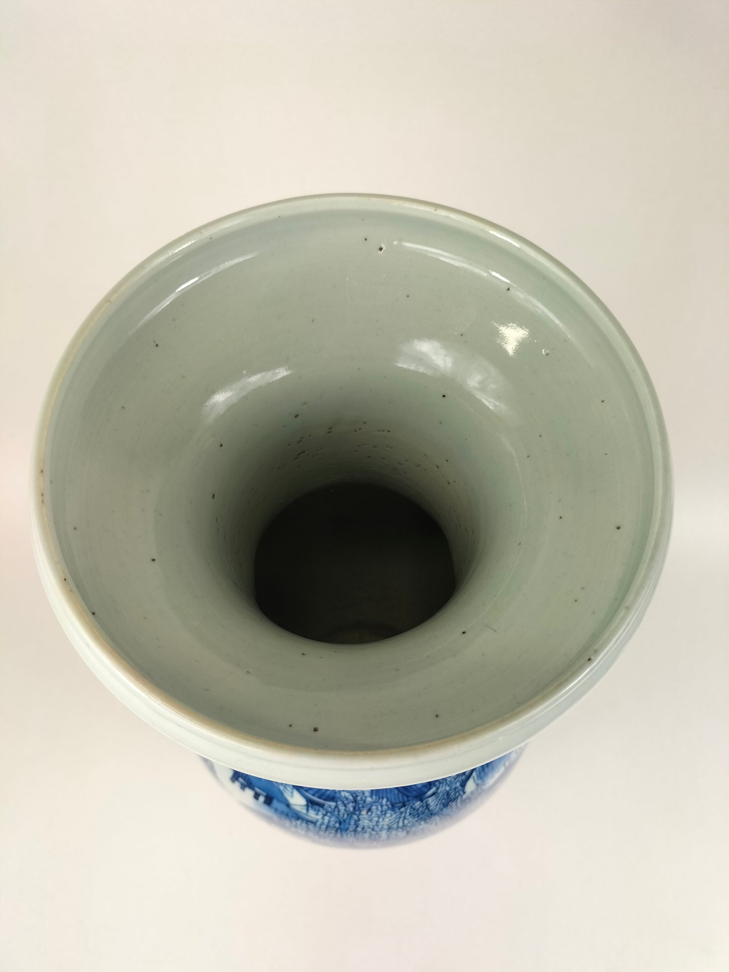 Grande vaso chinês antigo decorado com paisagem // Azul e branco - Dinastia Qing - século XIX