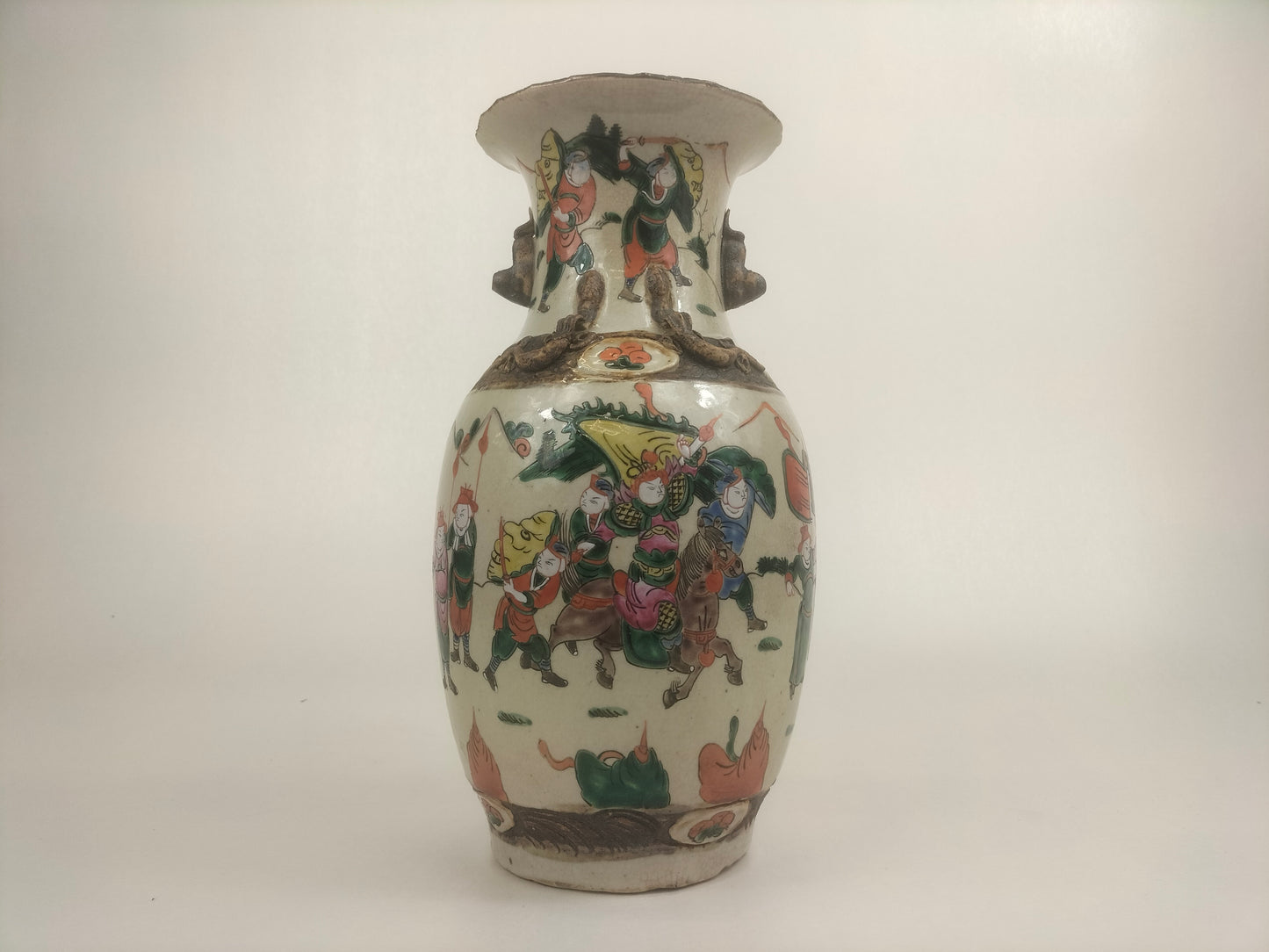 Vase chinois ancien de Nankin décoré d'une scène guerrière // Dynastie Qing - 19e siècle