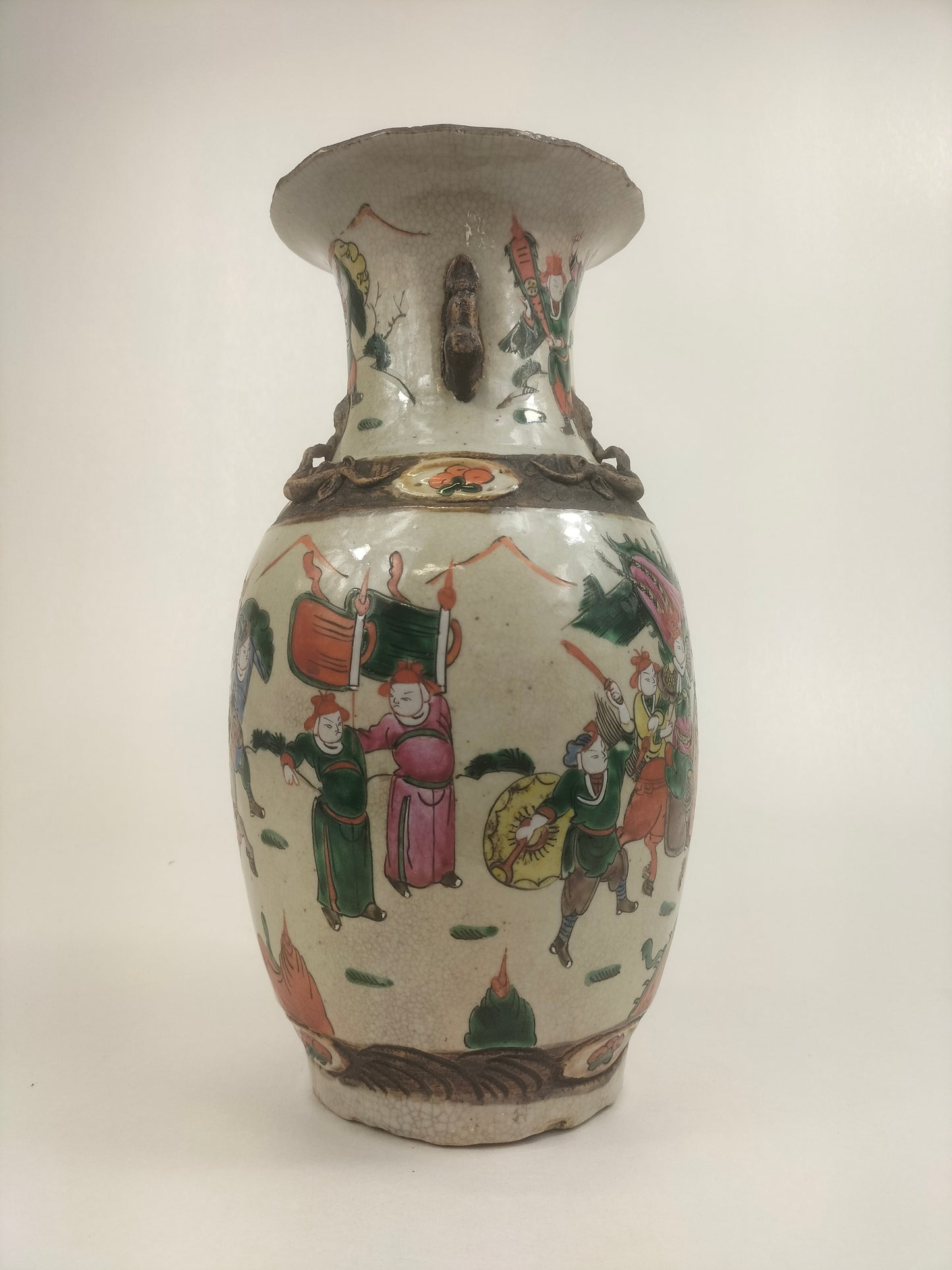 Vase chinois ancien de Nankin décoré d'une scène guerrière // Dynastie Qing - 19e siècle