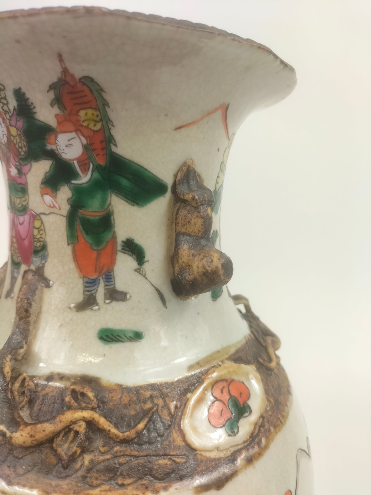 Antique Chinese Nanking vase decorated with a warrior scene // Qing Dynasty - 19th century