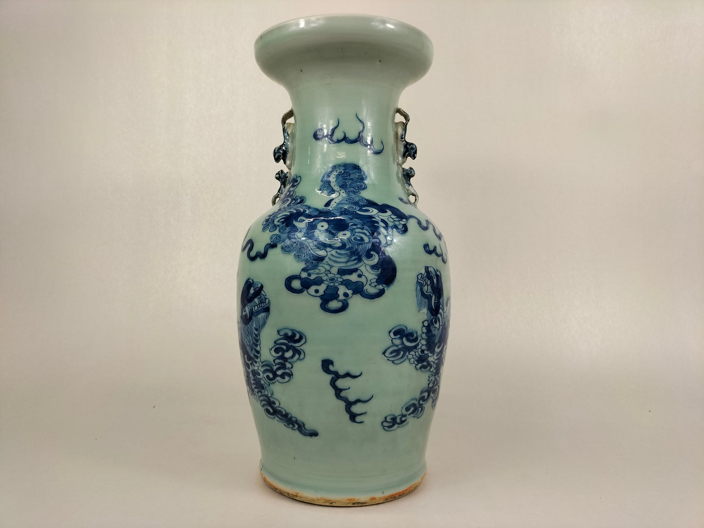 Antique Chinese celadon vase decorated with foo dogs // Qing Dynasty - 19th century