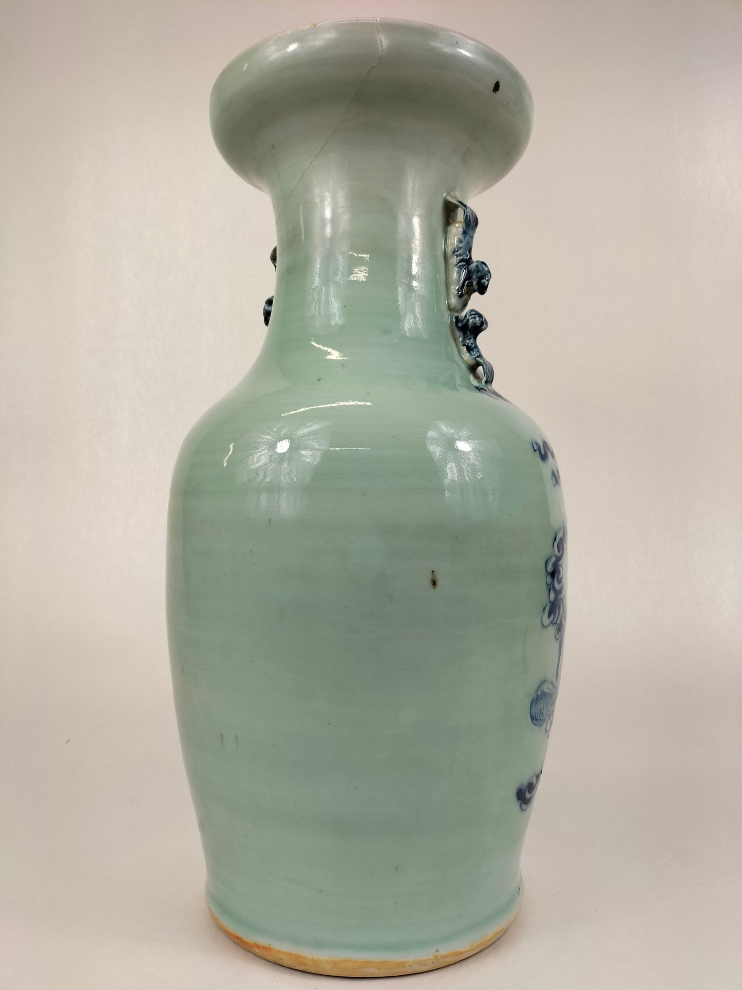 Antique Chinese celadon vase decorated with foo dogs // Qing Dynasty - 19th century