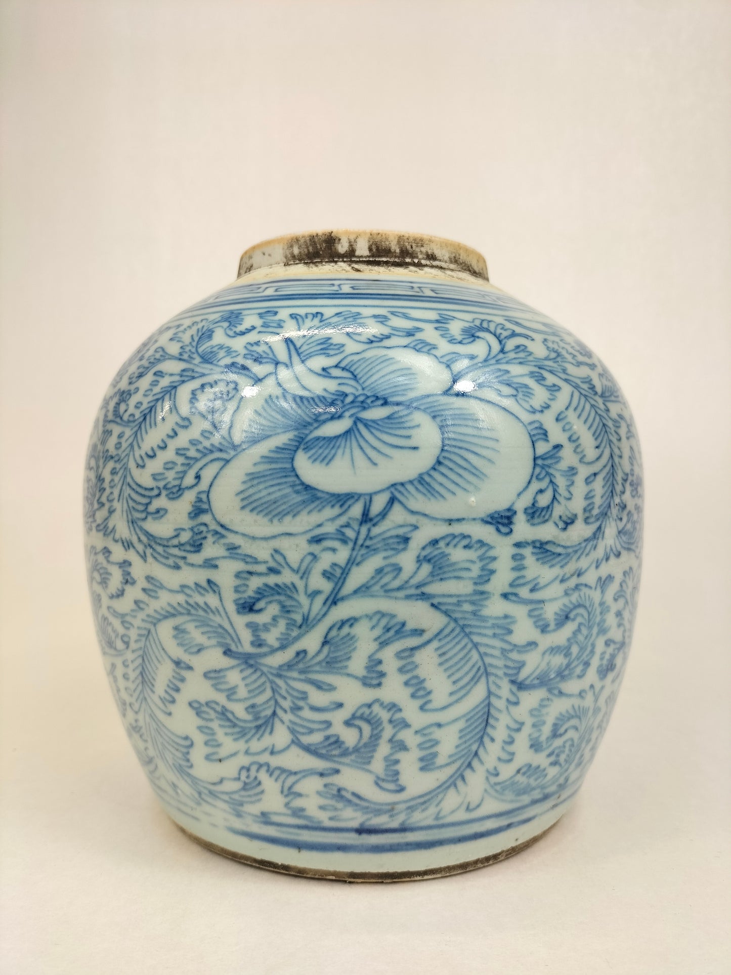 Pot à gingembre chinois ancien décoré de fleurs // Bleu et blanc - Dynastie Qing - 19e siècle