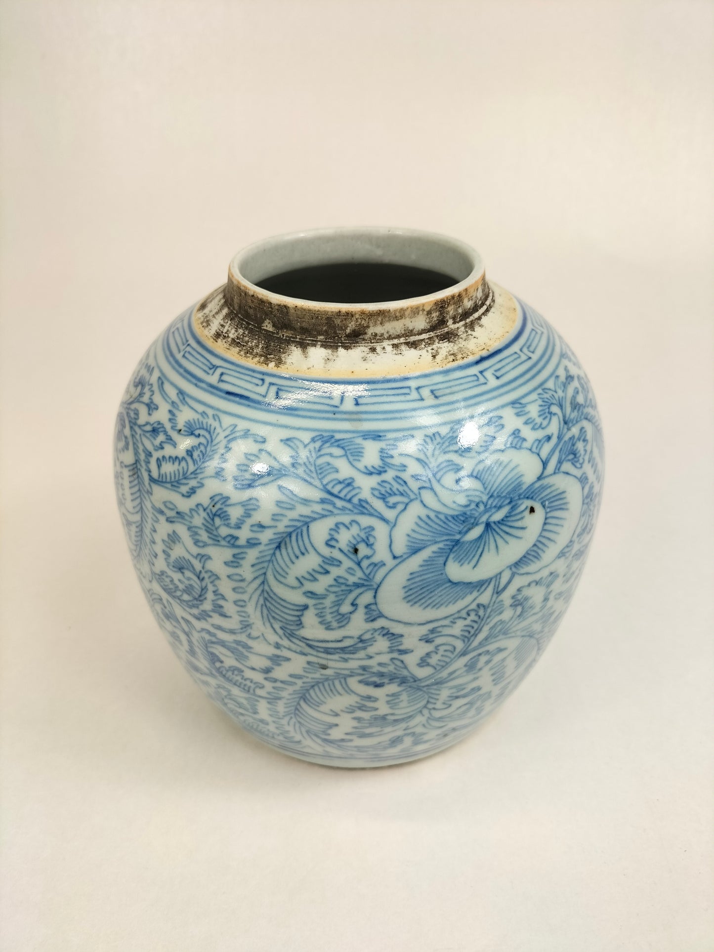 Antigo pote de gengibre chinês decorado com flores // Azul e branco - Dinastia Qing - século XIX