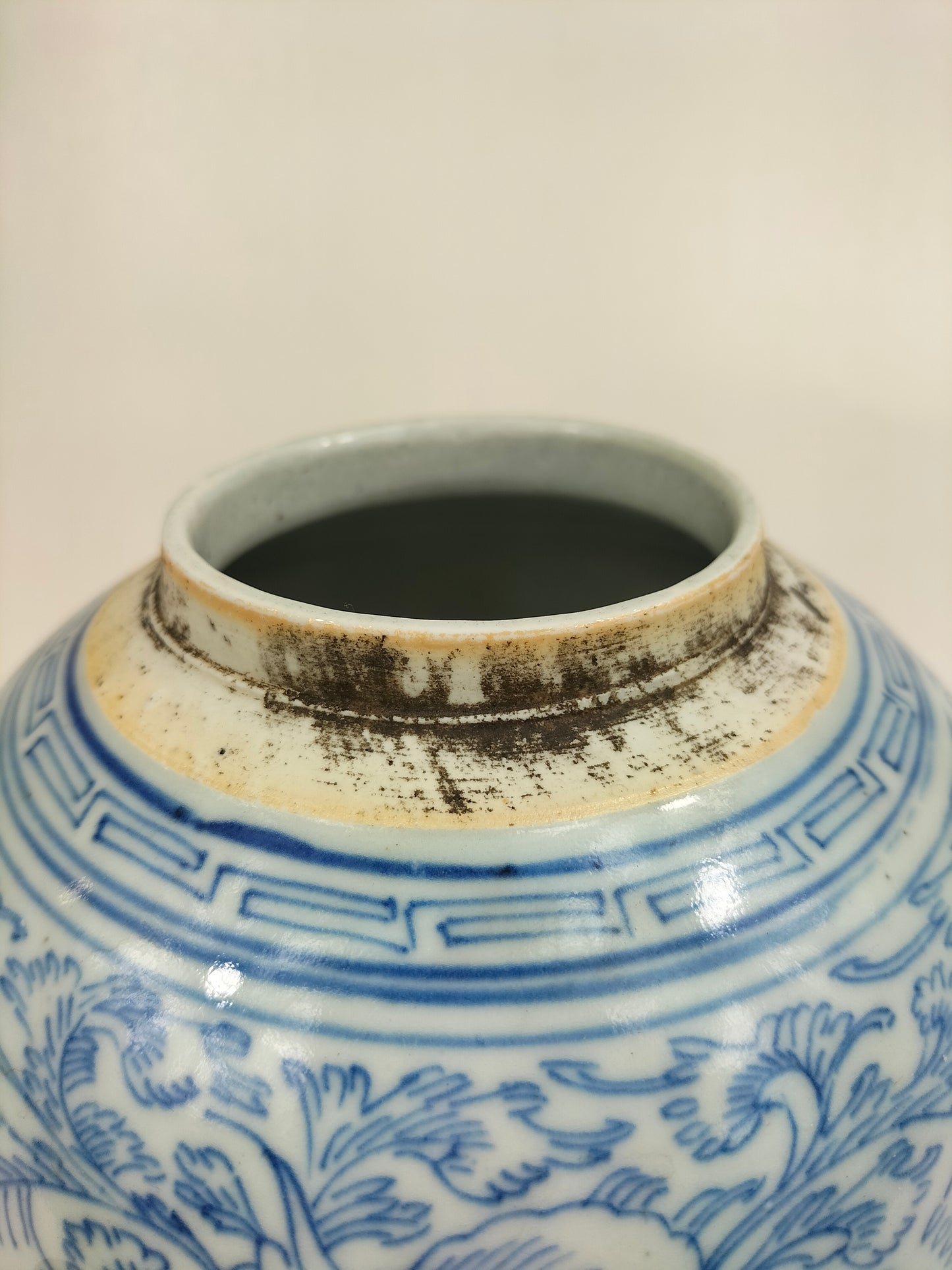 Pot à gingembre chinois ancien décoré de fleurs // Bleu et blanc - Dynastie Qing - 19e siècle