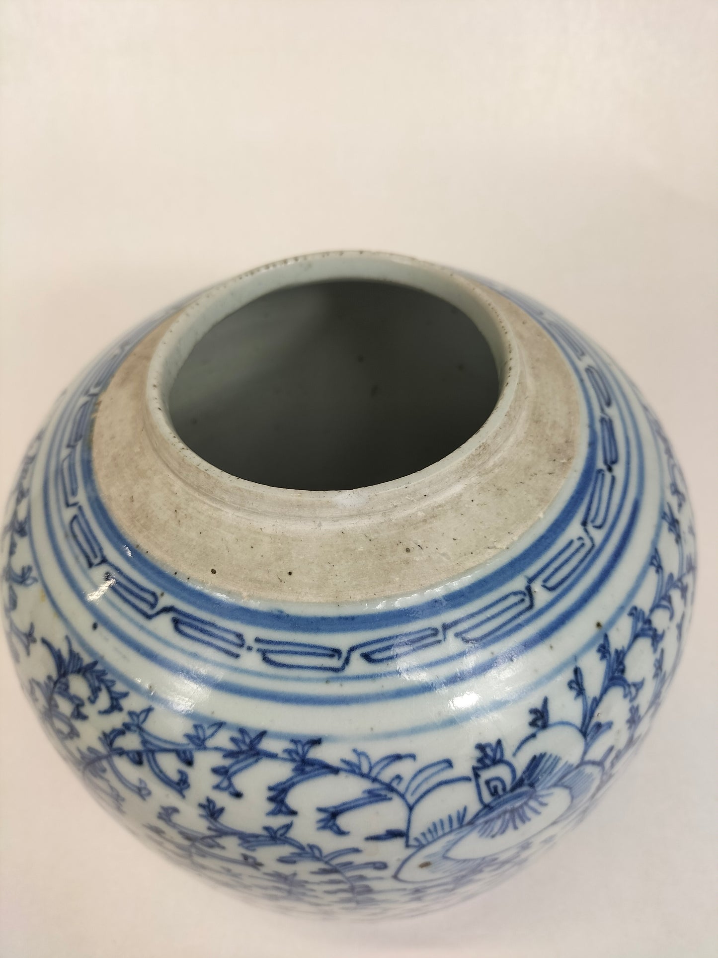 Pot à gingembre chinois ancien décoré de fleurs // Dynastie Qing - 19e siècle