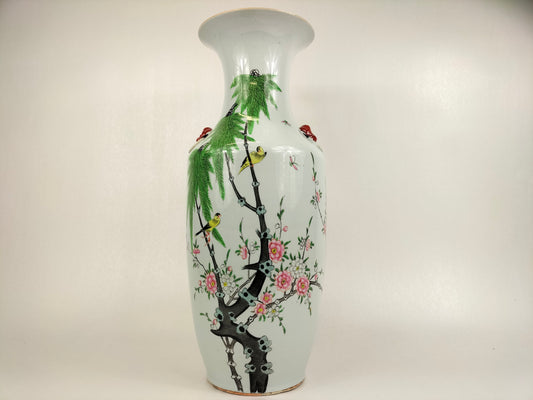 Large antique Chinese vase decorated with canaries and flowers // Republic period (1912-1949)