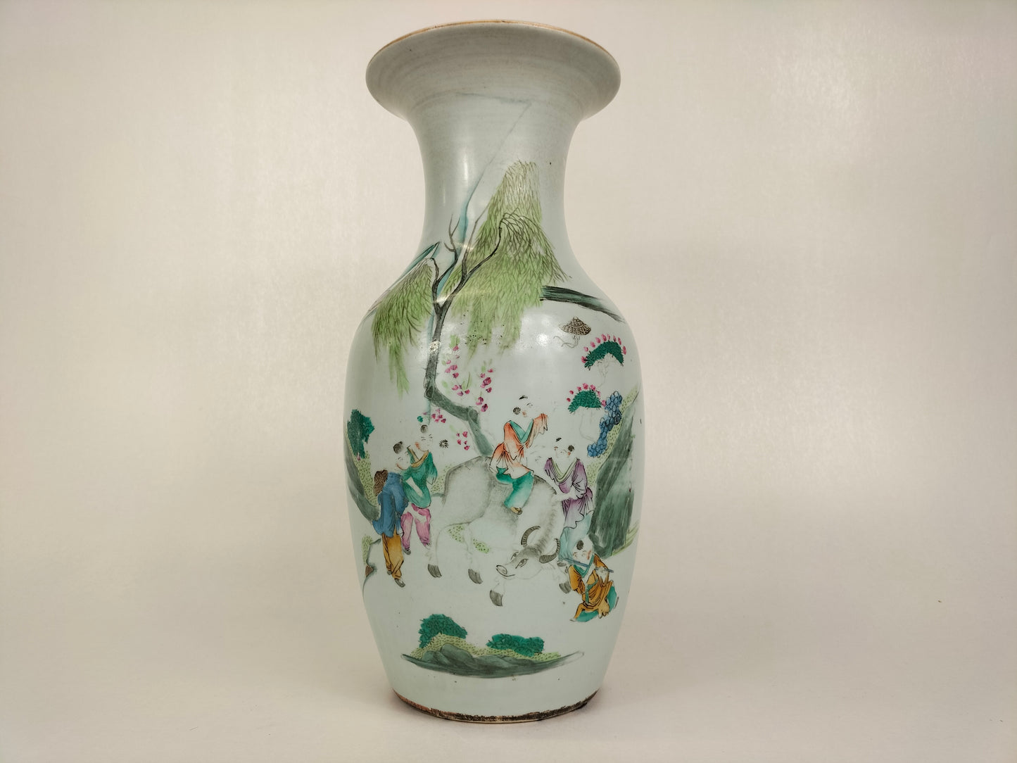 Vase chinois ancien à décor d'enfants avec un buffle d'eau // Epoque républicaine (1912-1949)