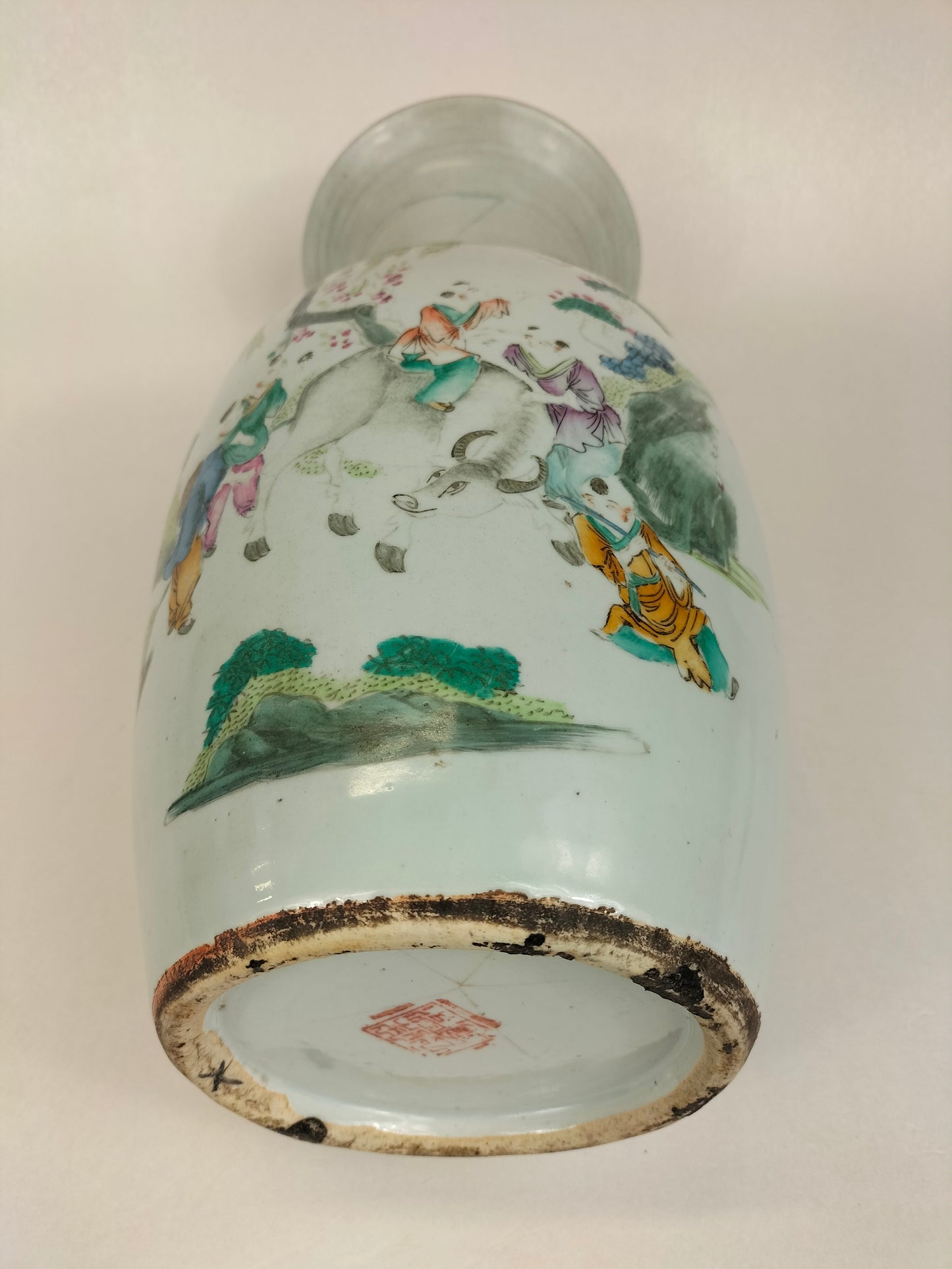 Vase chinois ancien à décor d'enfants avec un buffle d'eau // Epoque républicaine (1912-1949)