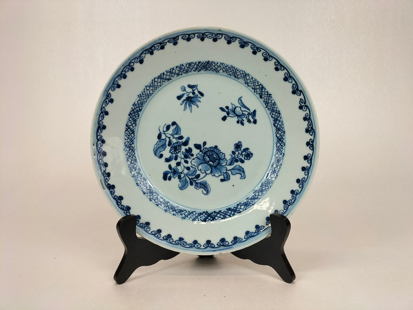 Antique 18th century Chinese blue white qianlong plate with flowers