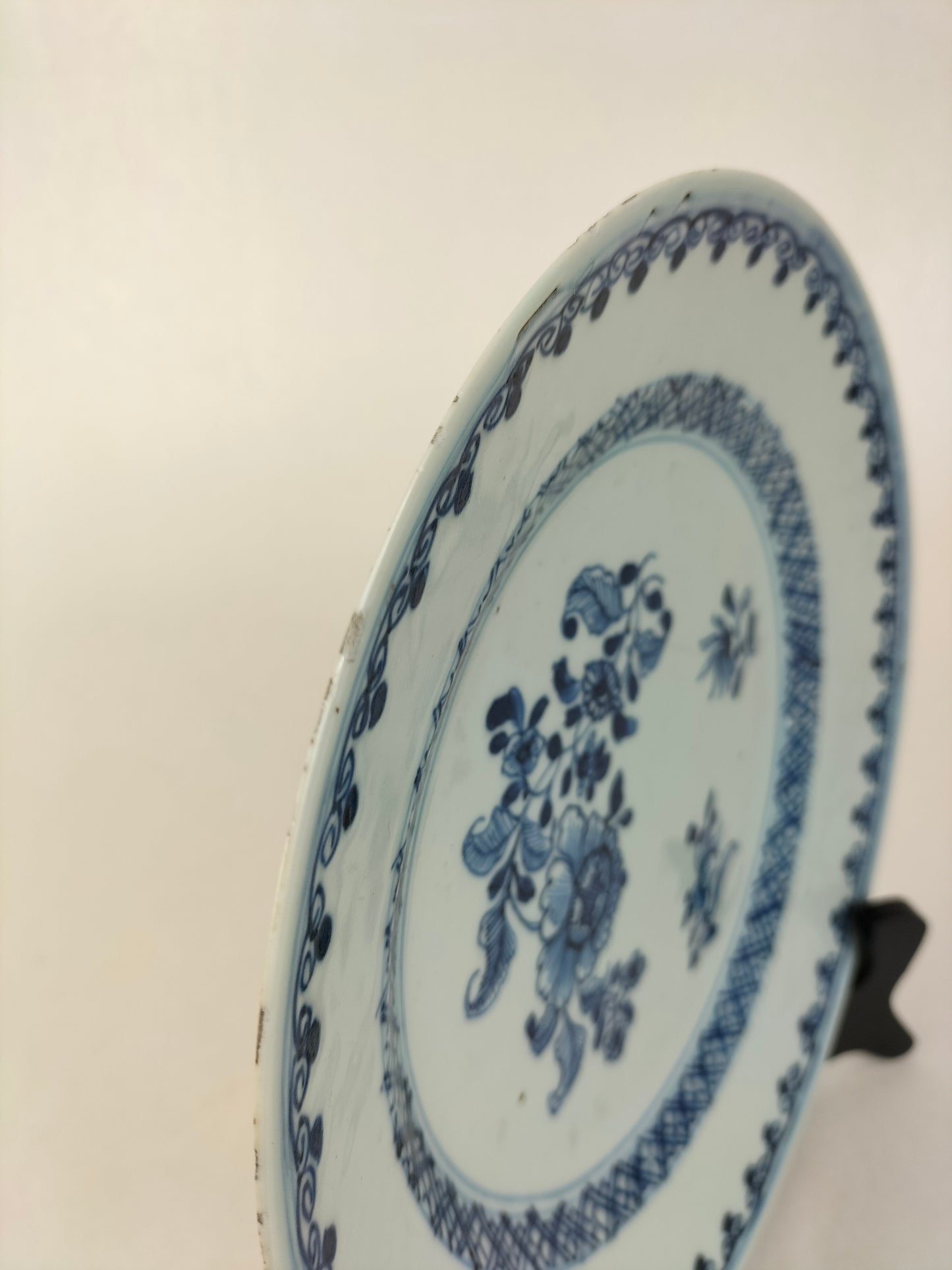 Antique Chinese plate decorated with flowers // Blue and white - Qing Dynastie - 18th century