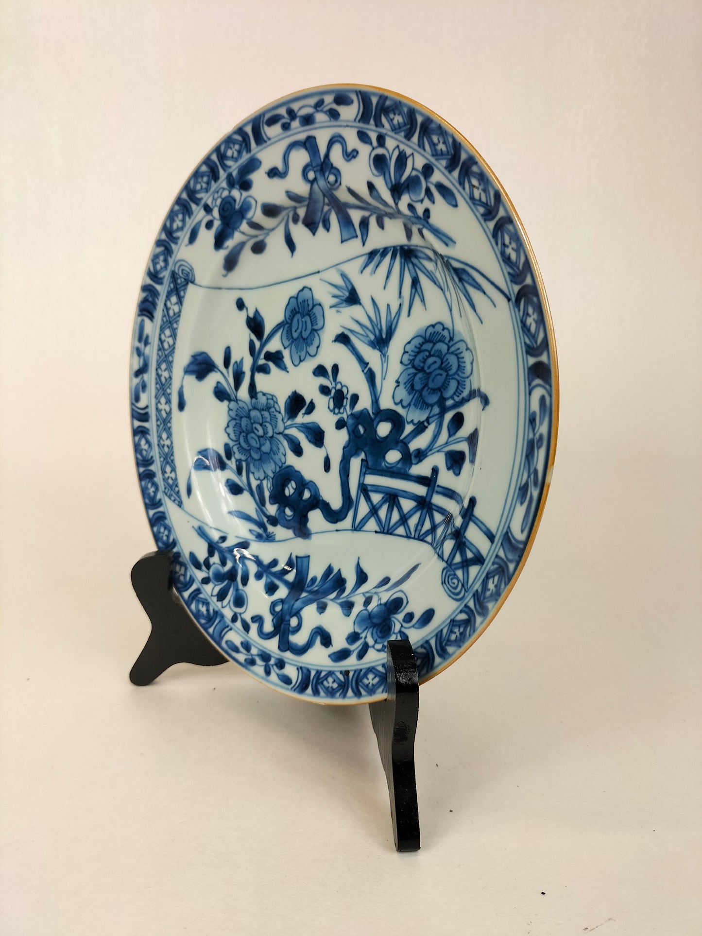 Assiette chinoise ancienne à décor de fleurs // Bleu et blanc - Dynastie Qing - Kangxi - XVIIIe siècle