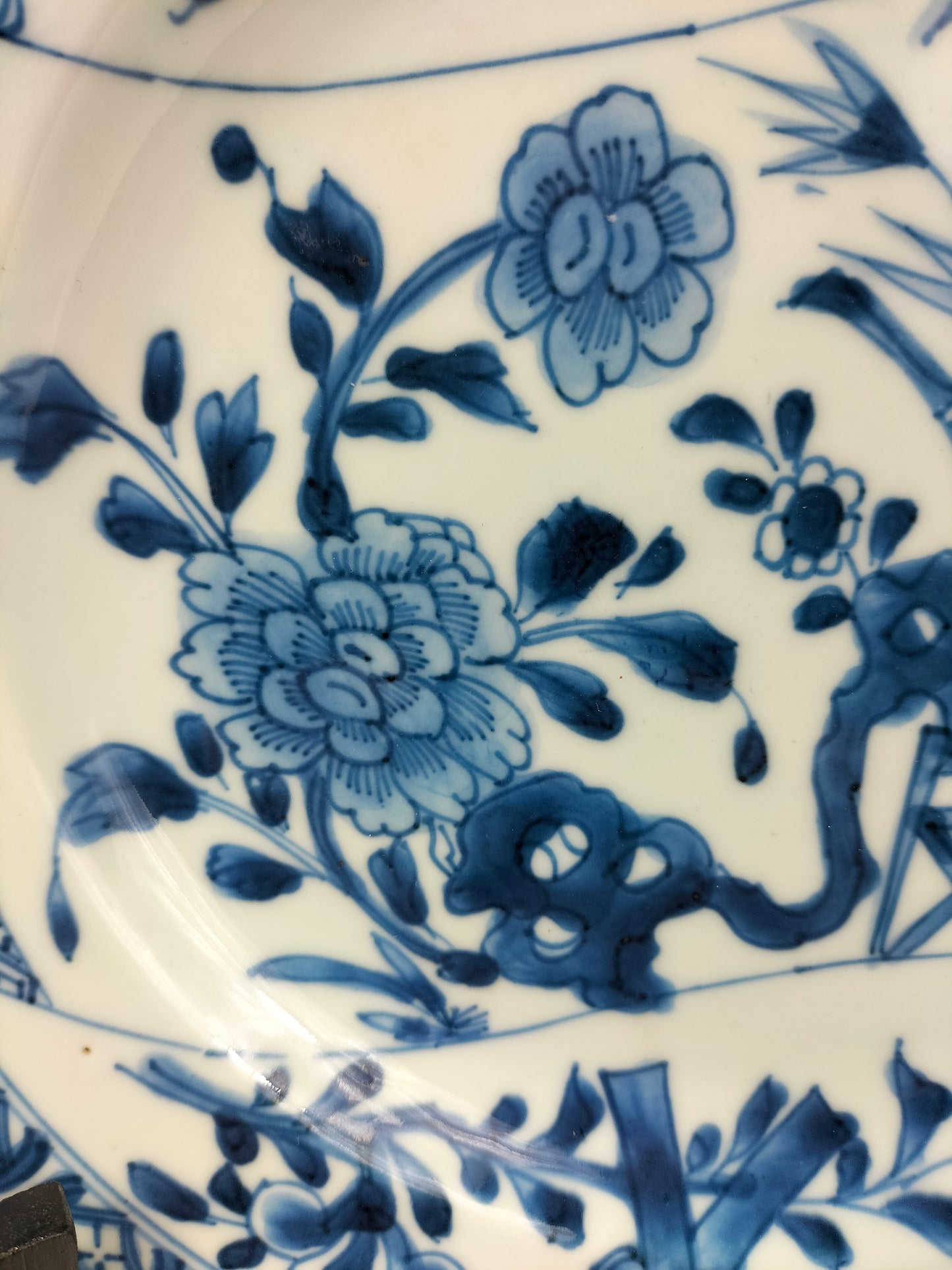 Antique Chinese plate decorated with flowers // Blue and white - Qing Dynasty - Kangxi - 18th century