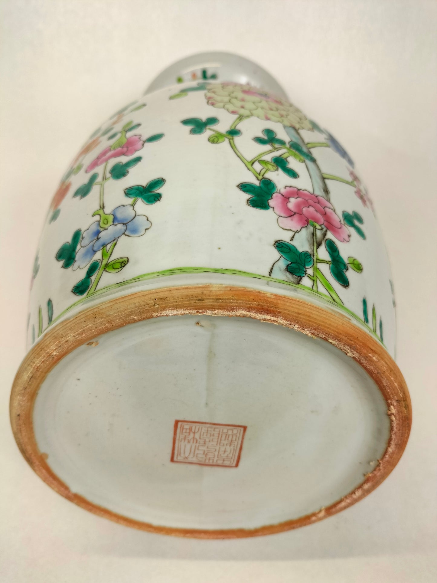 Vase chinois famille rose à décor de fleurs // XXe siècle