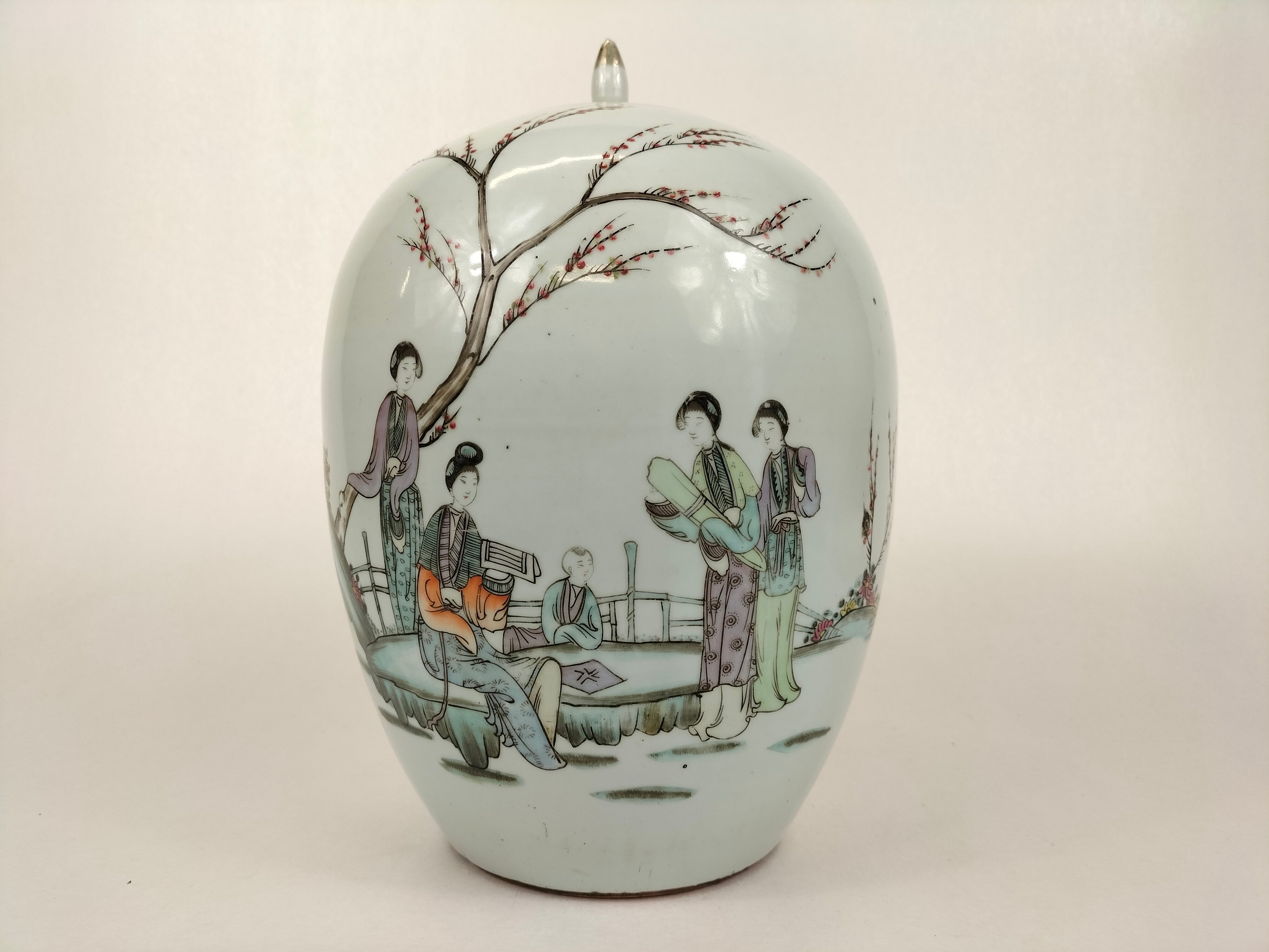 Antique porcelain Chinese ginger jar discount