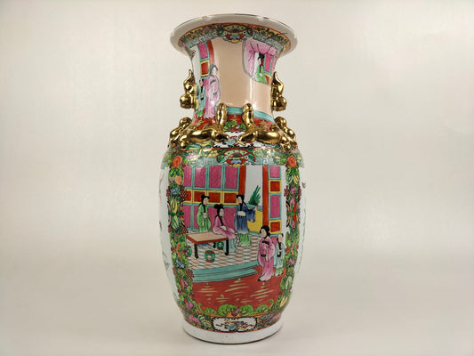 Chinese canton rose medallion vase decorated with Imperial scene // 20th century