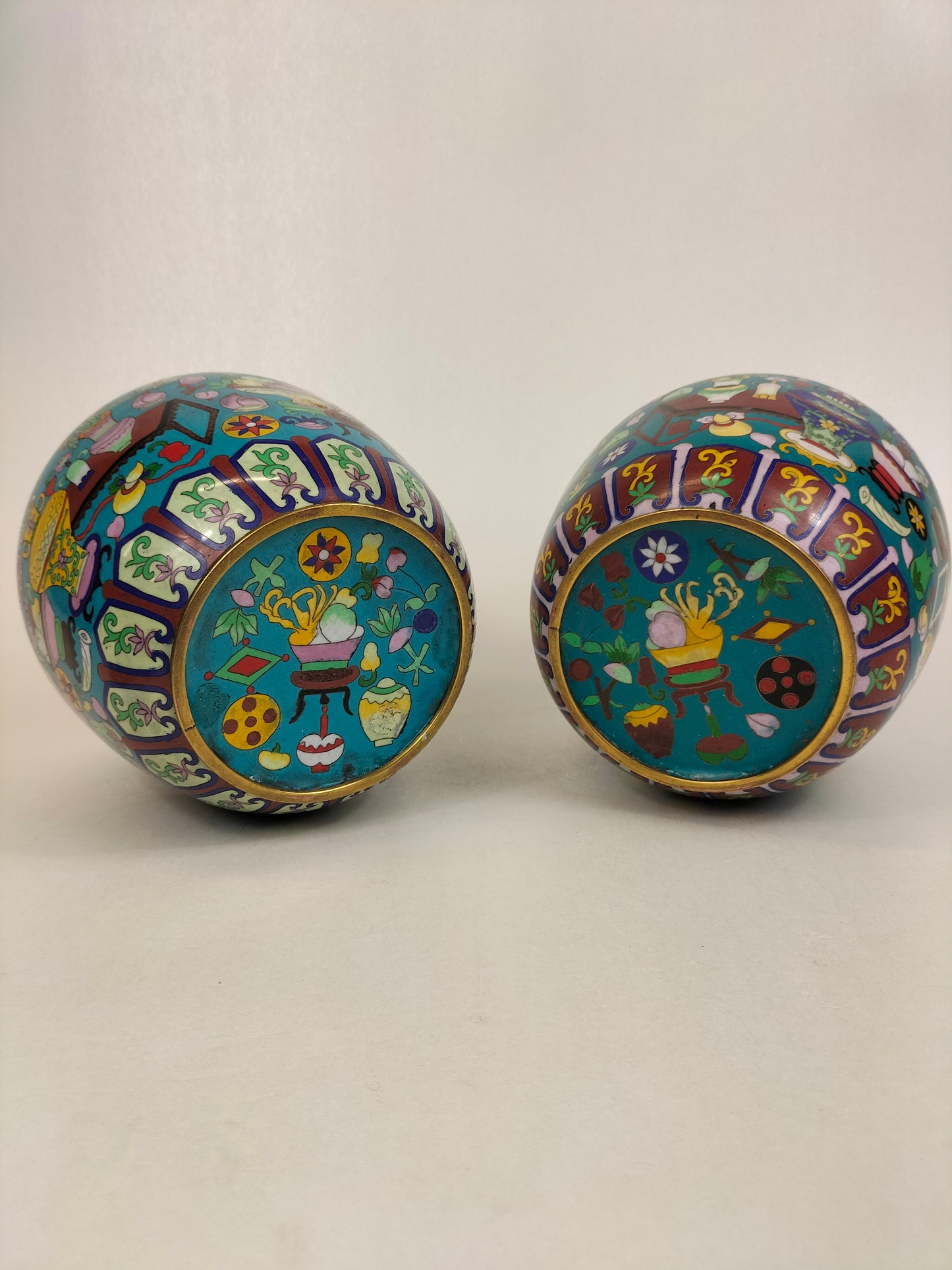 Set of 2 Chinese cloisonne ginger jars decorated in antique treasures // 20th century