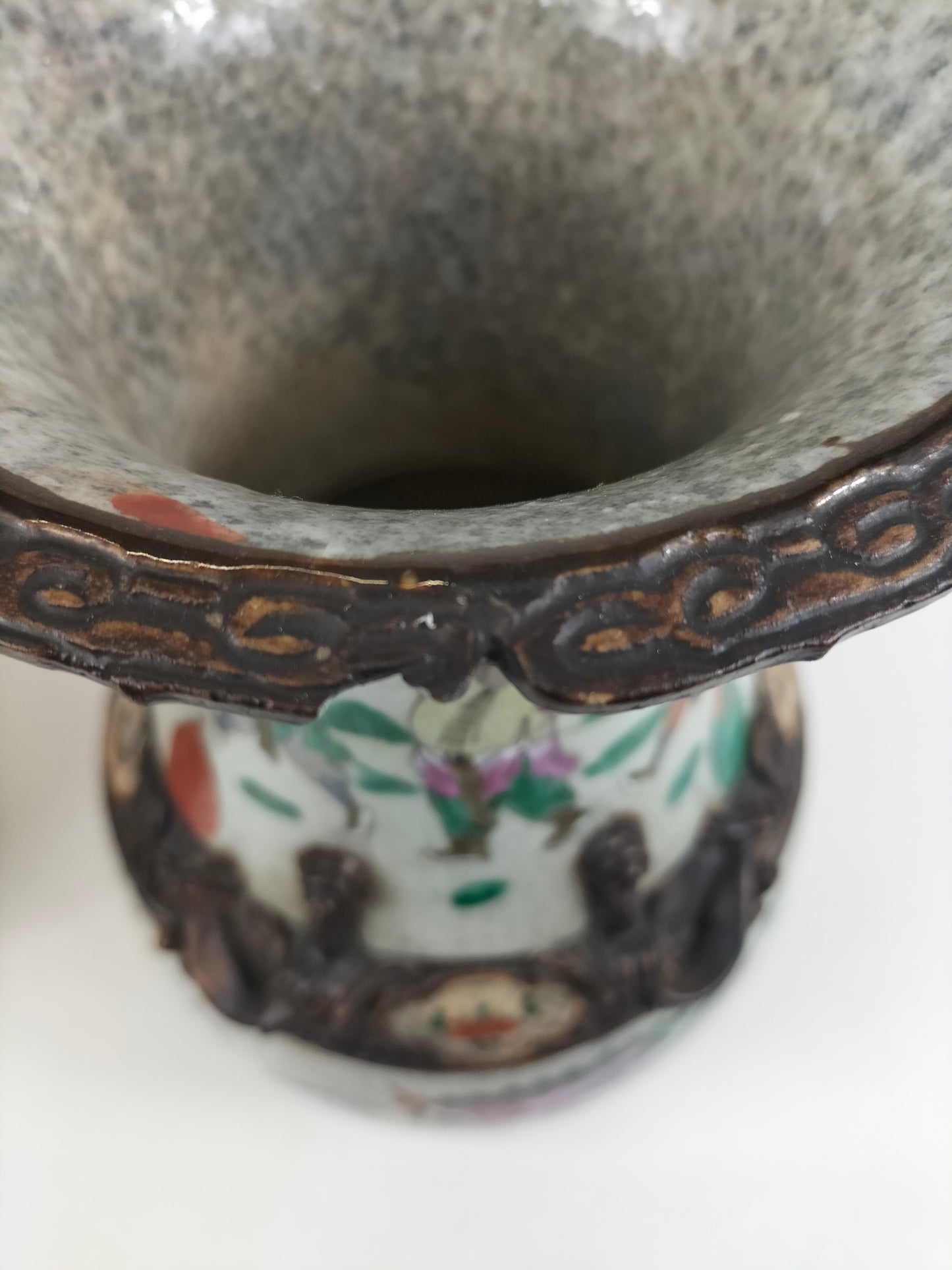 Conjunto de 2 vasos antigos chineses de Nanquim decorados com guerreiros // Dinastia Qing - século XIX