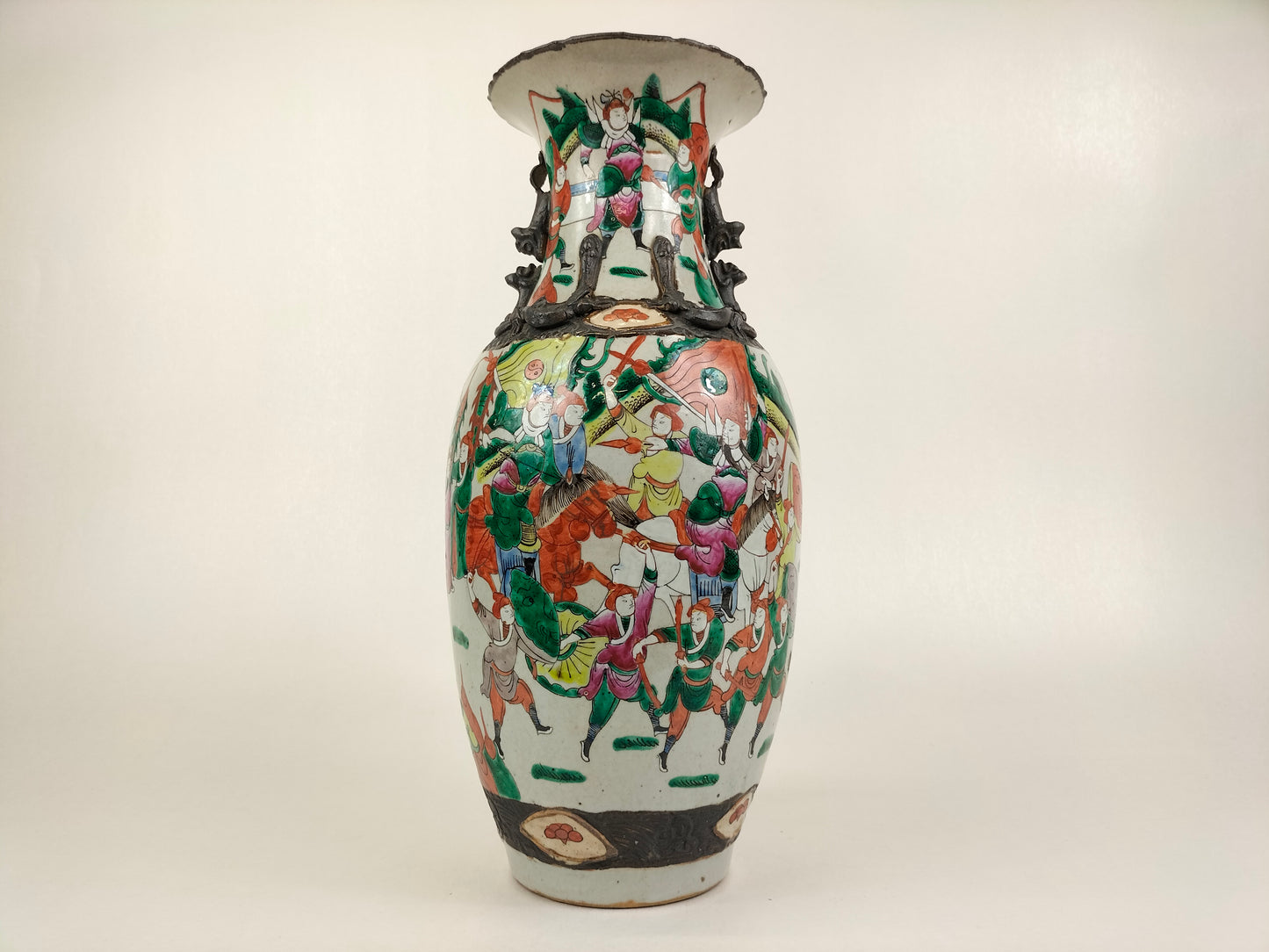 Antique Chinese Nanking vase decorated with warrior scene // Qing Dynasty - 19th century