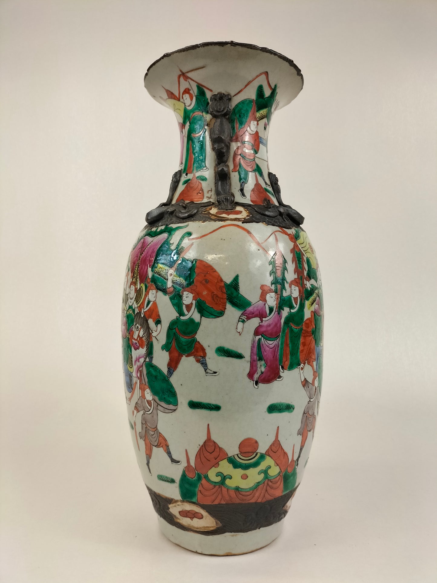 Antique Chinese Nanking vase decorated with warrior scene // Qing Dynasty - 19th century