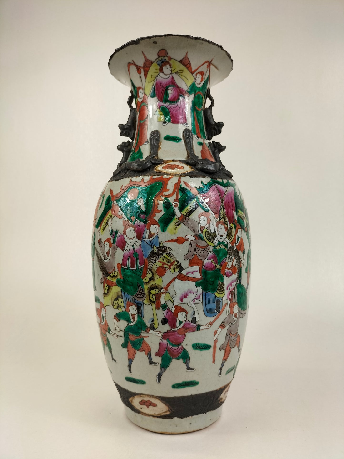 Antique Chinese Nanking vase decorated with warrior scene // Qing Dynasty - 19th century