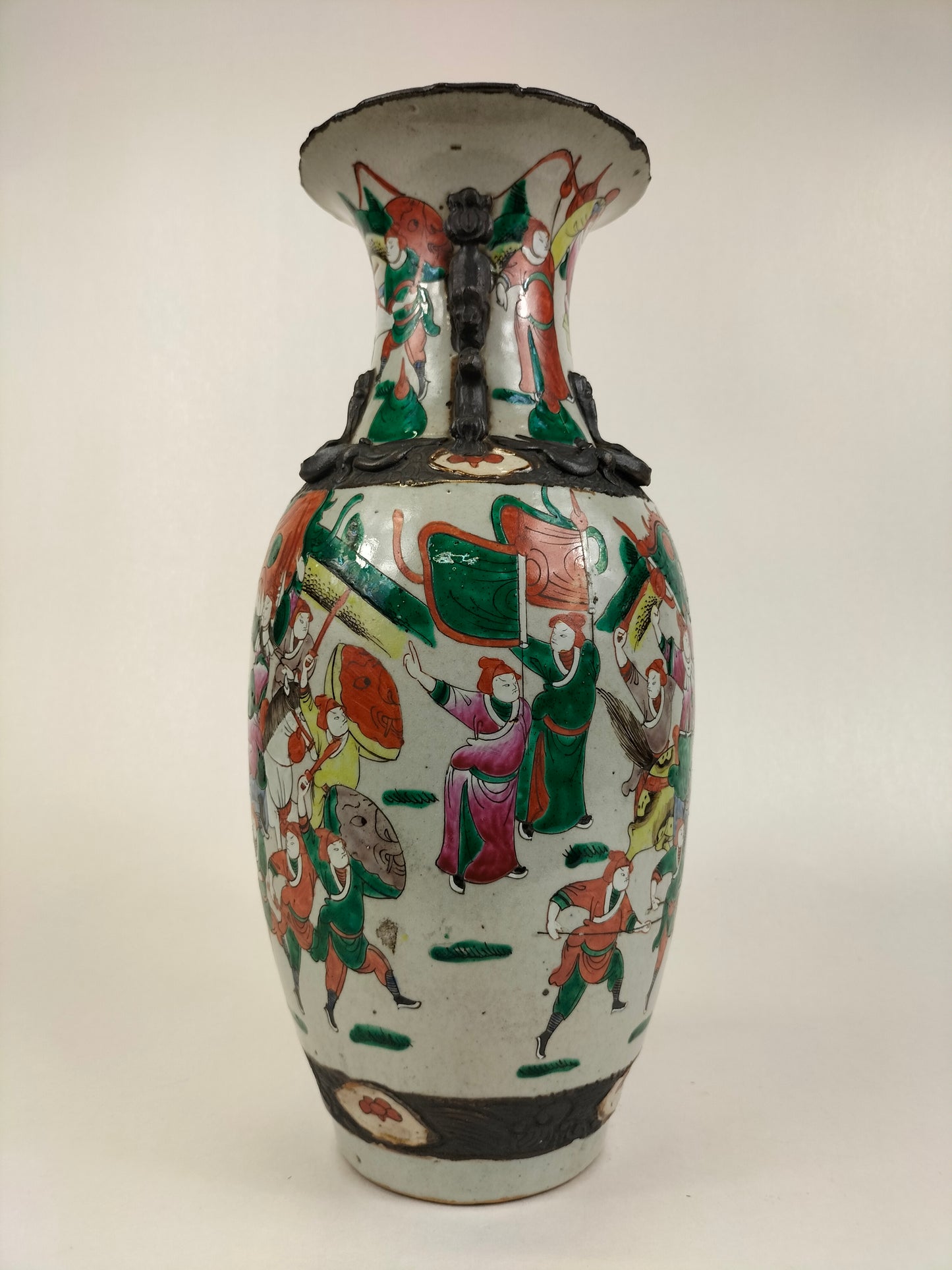 Antique Chinese Nanking vase decorated with warrior scene // Qing Dynasty - 19th century