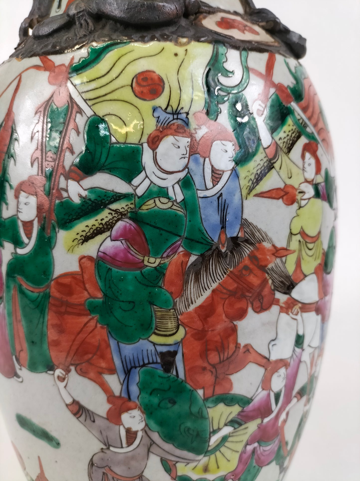 Antique Chinese Nanking vase decorated with warrior scene // Qing Dynasty - 19th century