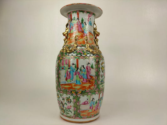 Antique 19th century canton rose medallion vase // Qing Dynasty