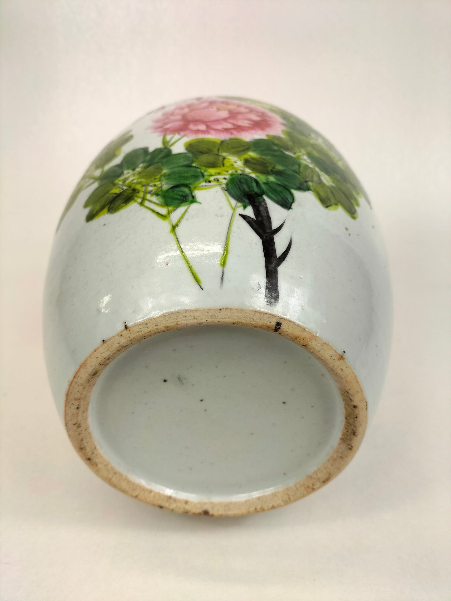 Ancien pot à gingembre chinois qianjiang cai décoré d'un oiseau et de fleurs // Période République (1912-1949)