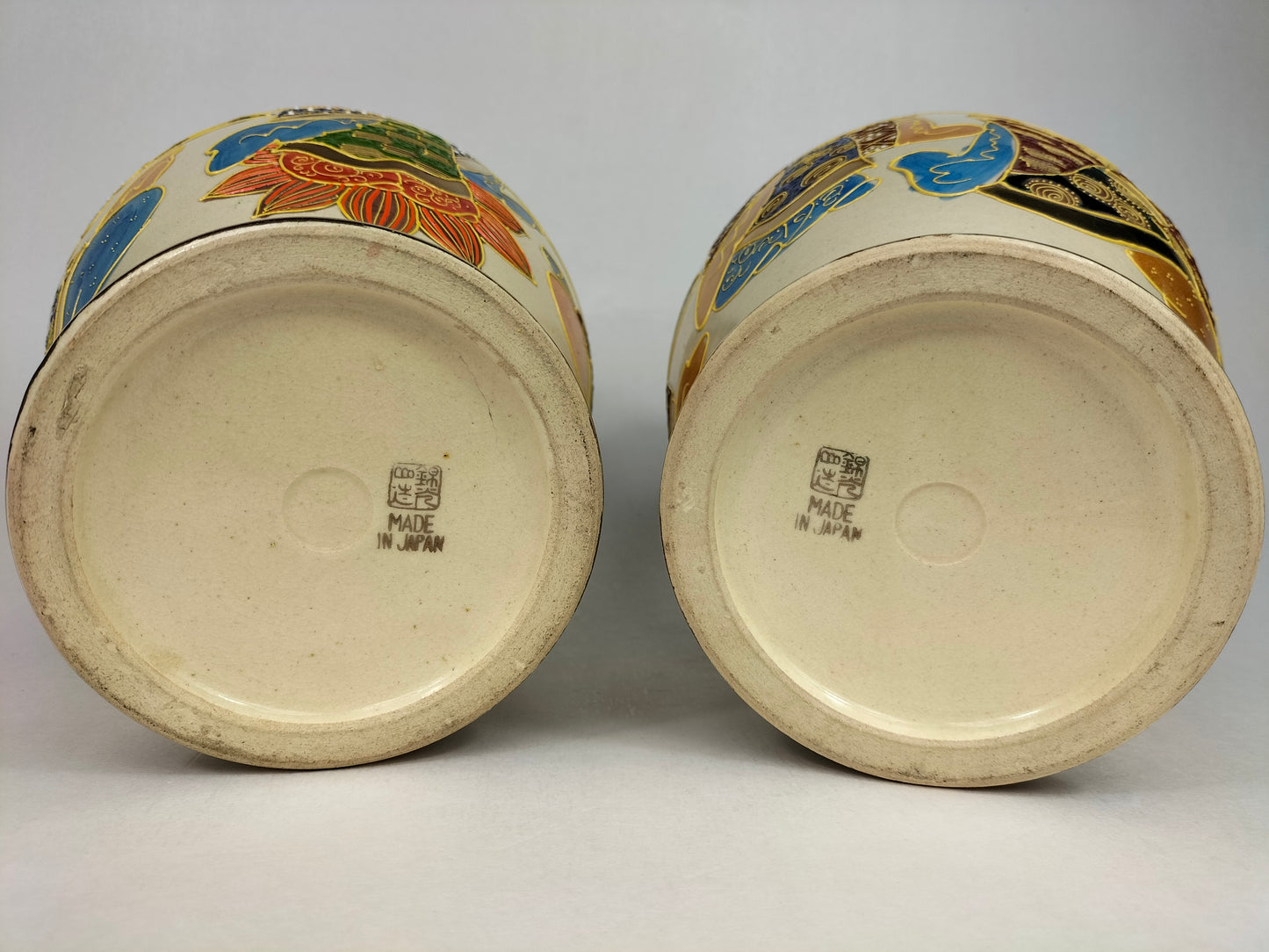 Antique pair of Japanese satsuma vases with figures and dragons // Early 20th century
