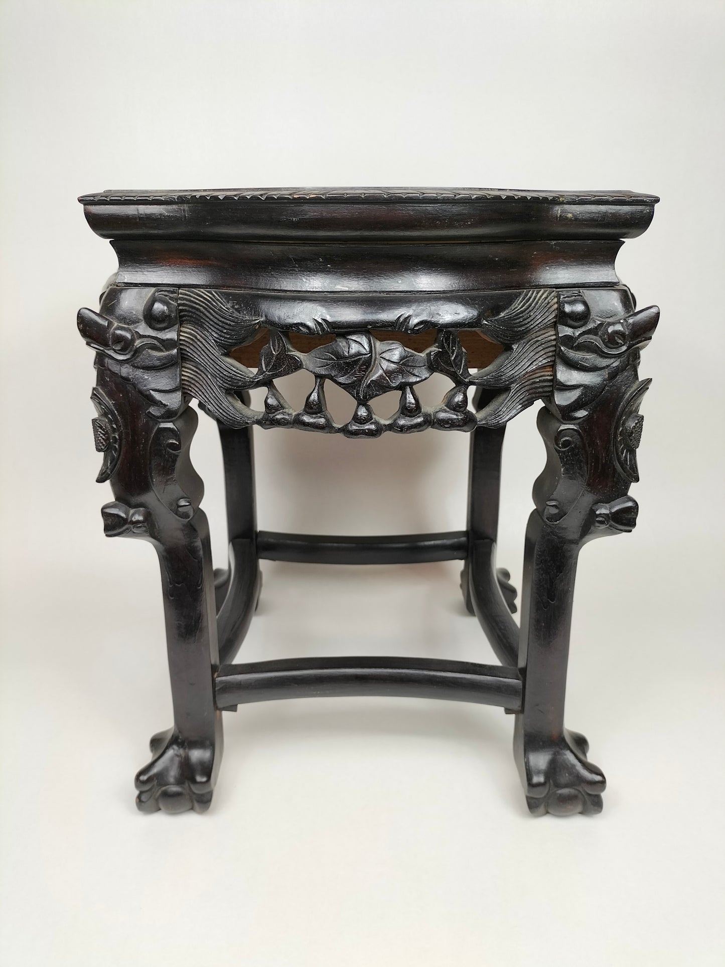 Antiga mesa lateral chinesa incrustada com tampo de mármore // Início do século XX