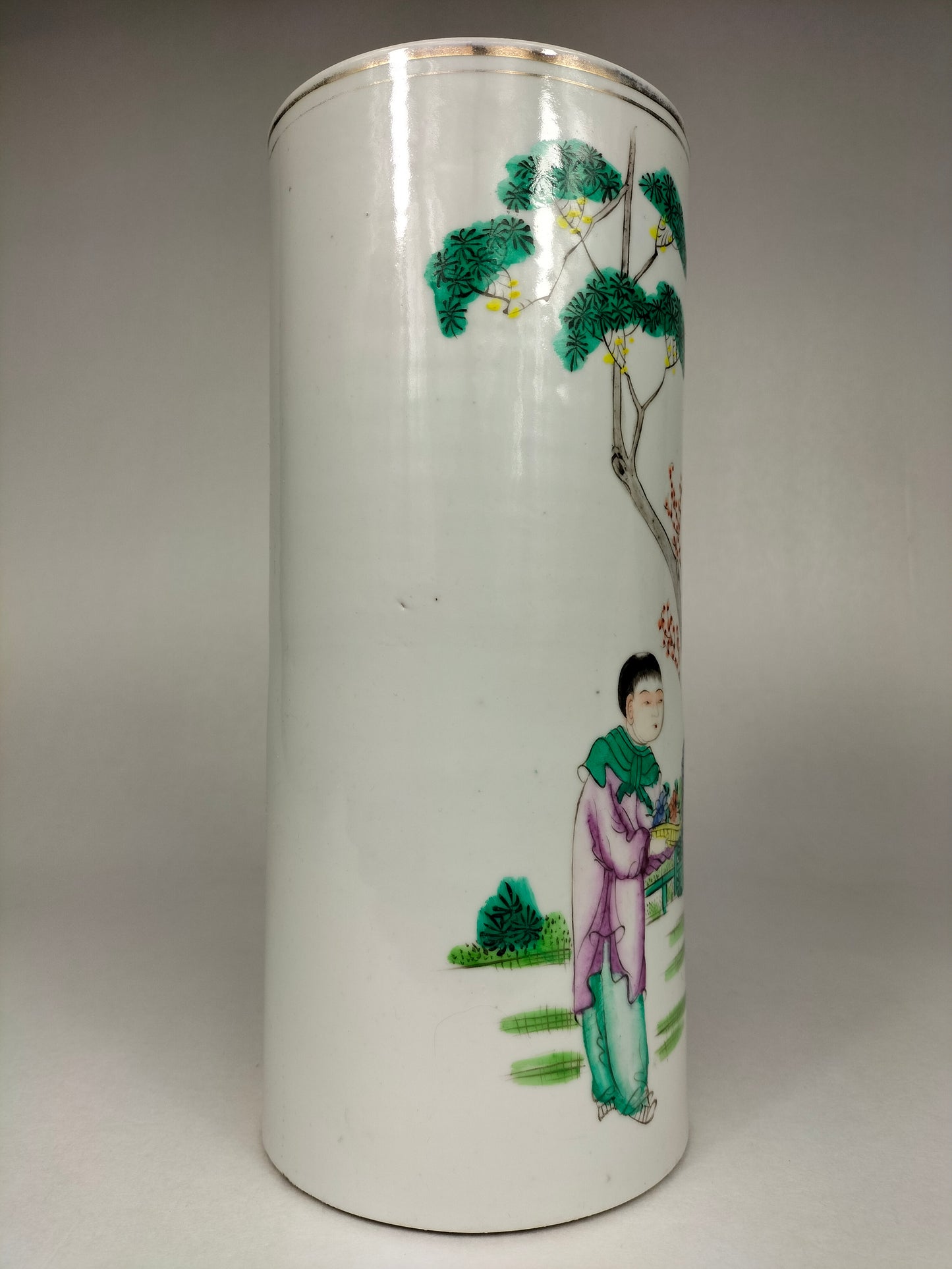 装饰有鼠尾草和儿童的古董中国圆盘花瓶 // 民国时期（1912-1949）