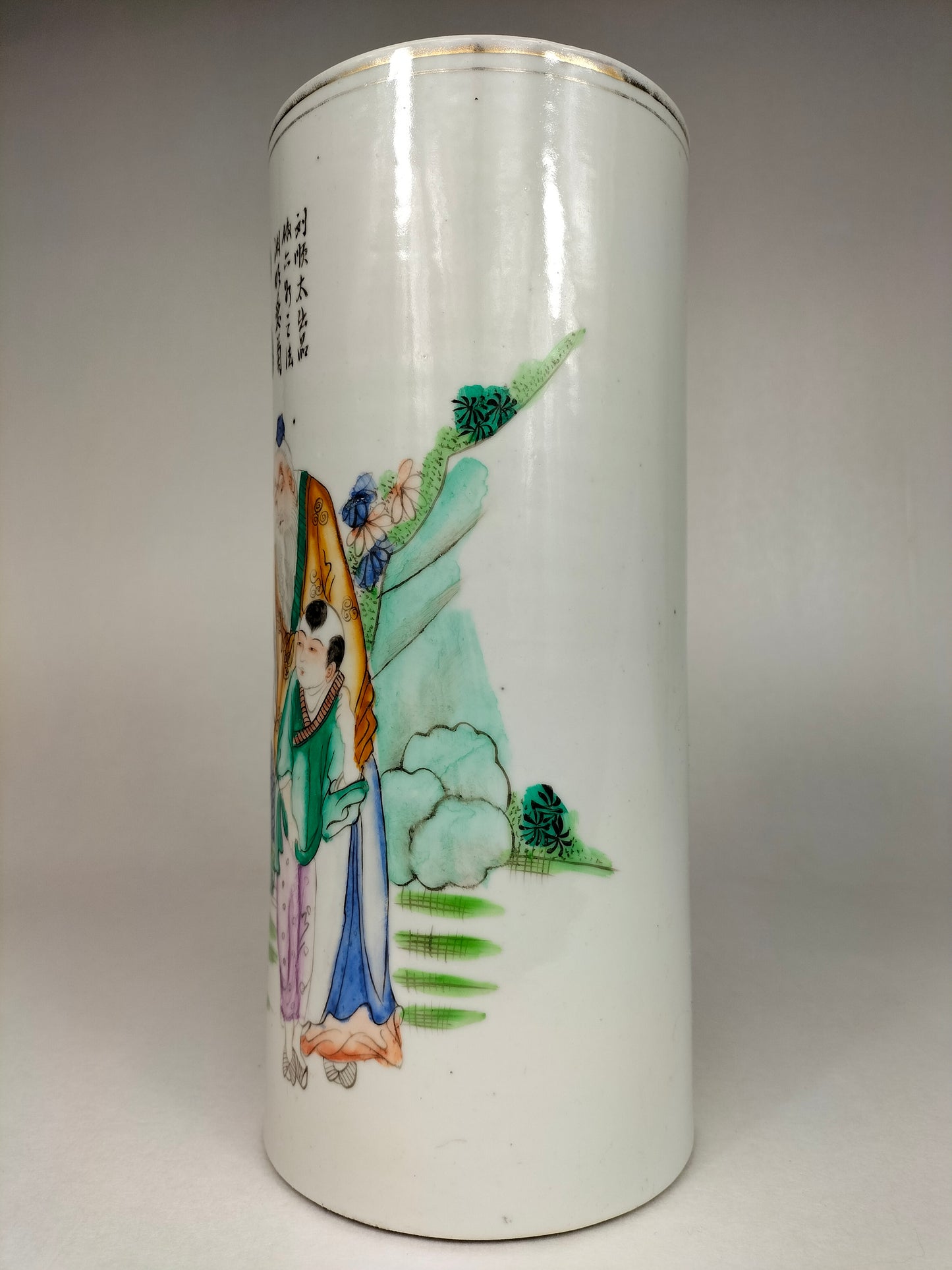 Antique Chinese rouleau vase decorated with sage and children // Republic Period (1912-1949)
