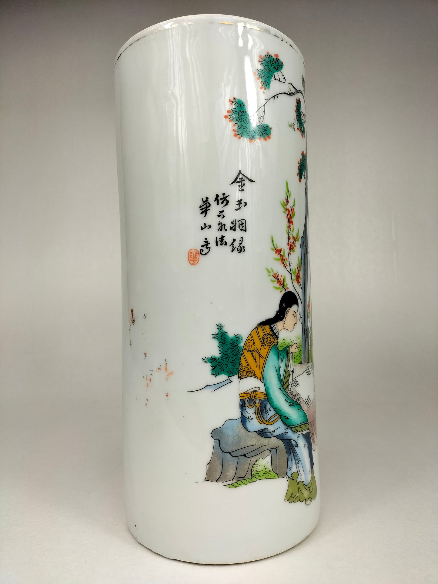 Antigo vaso rouleau chinês decorado com cena de jardim // Período da República (1912-1949)