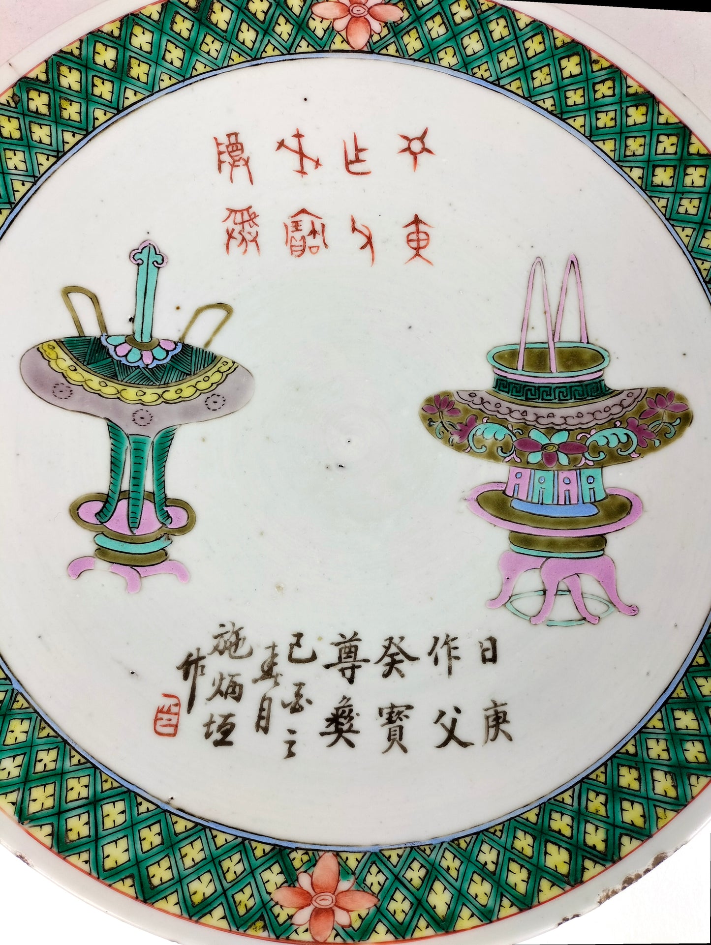 Grande assiette chinoise ancienne décorée d'antiquités // Dynastie Qing - 19ème siècle