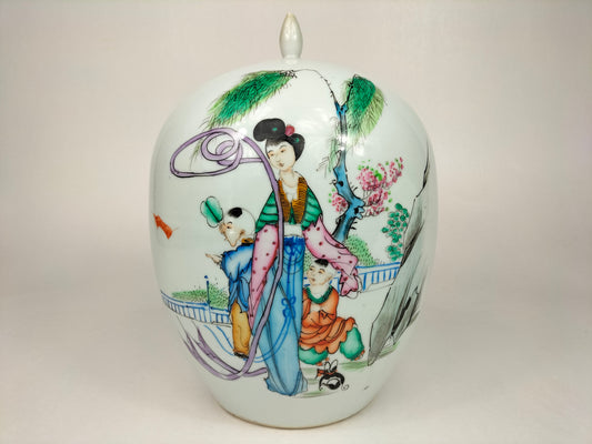 Antique Chinese ginger jar with a garden scene // Republic Period (1912-1949)