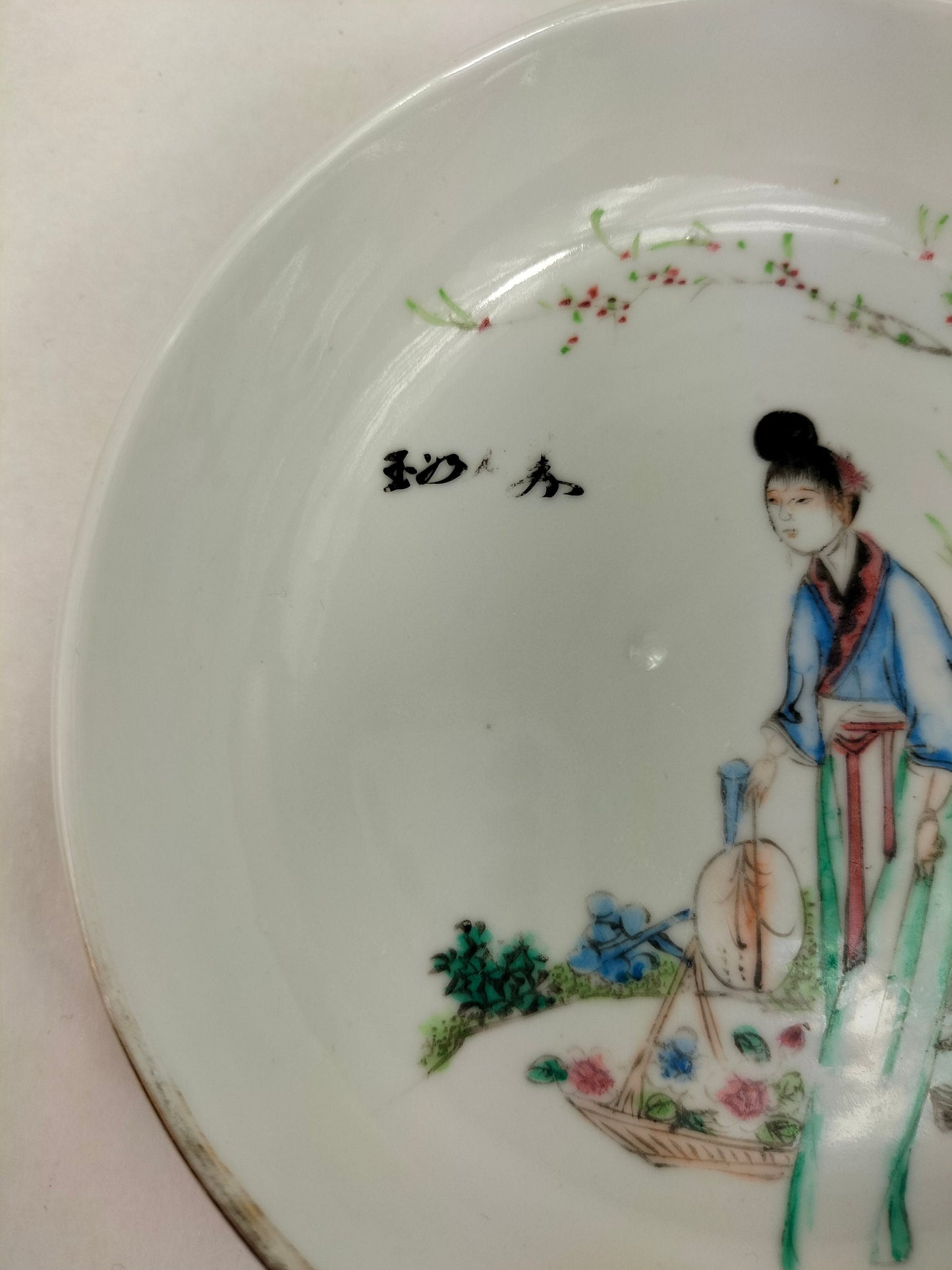 园林场景中饰有中国女士的中国古董盘 // 民国时期（1912-1949）