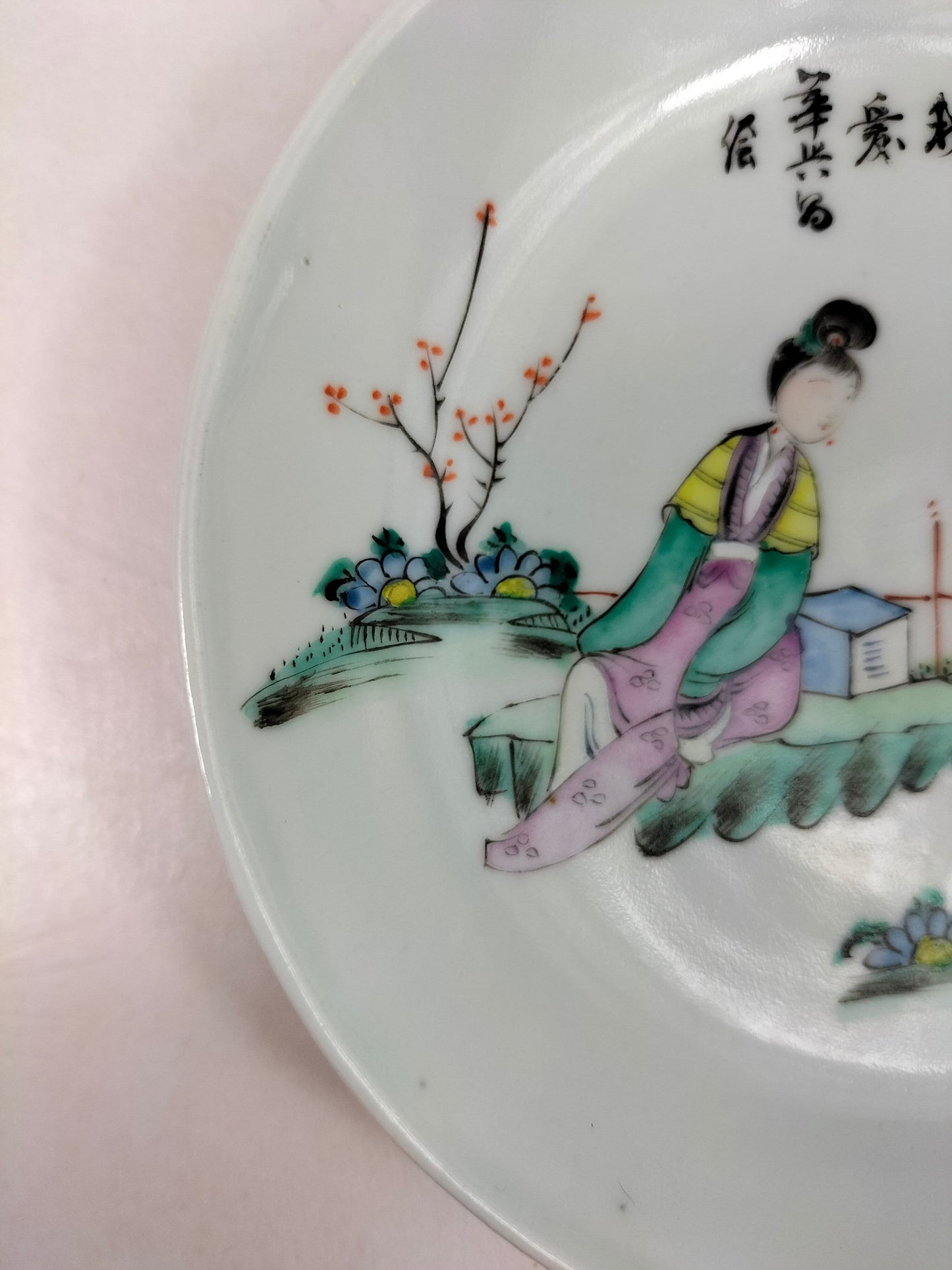 Assiette chinoise ancienne à décor d'une scène de jardin // Epoque République (1912-1949)