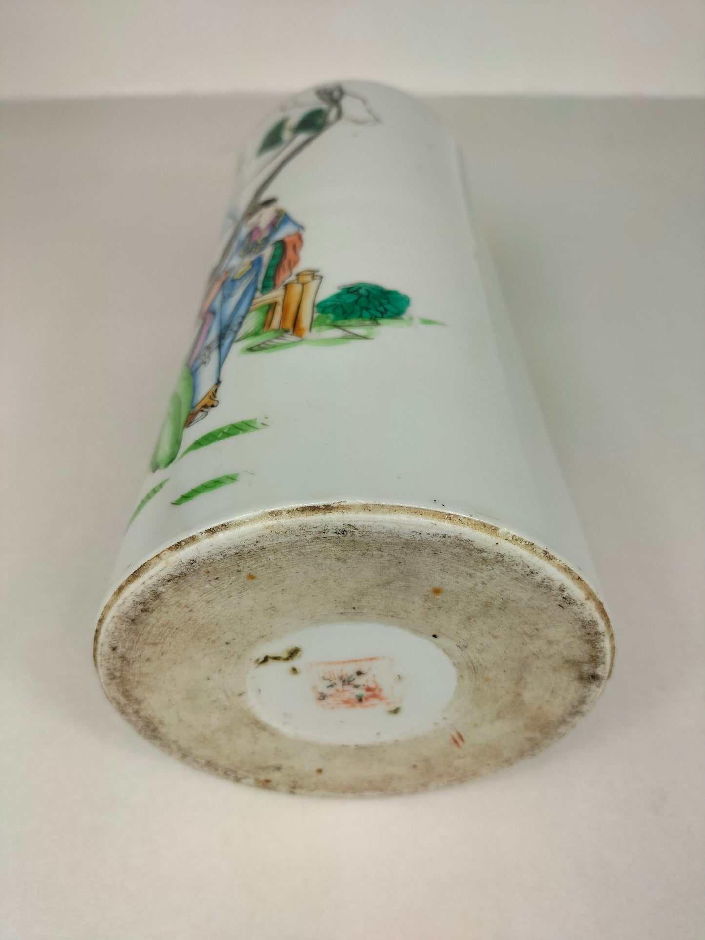 中国古董粉彩花瓶，饰有园林景观 // 民国时期（1912-1949）