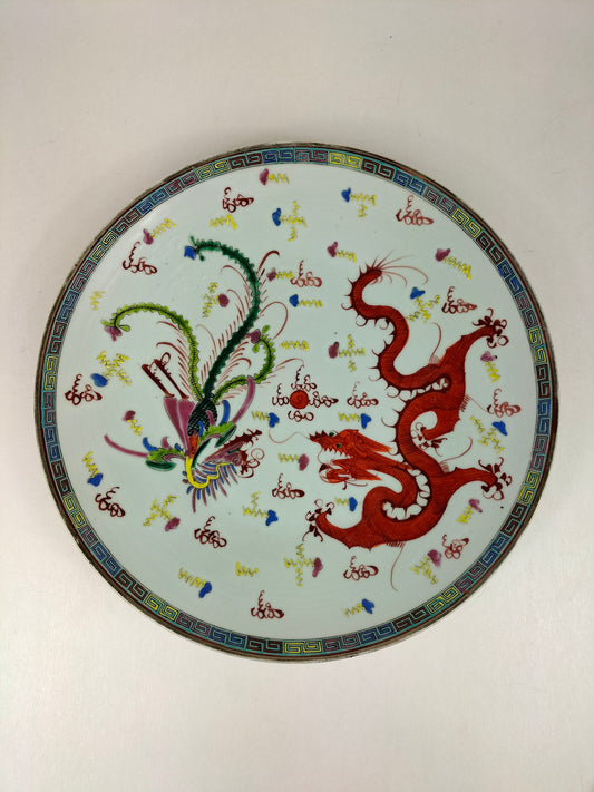 Grande assiette chinoise ancienne à décor d'un dragon et d'un phénix // Epoque République (1912-1949)
